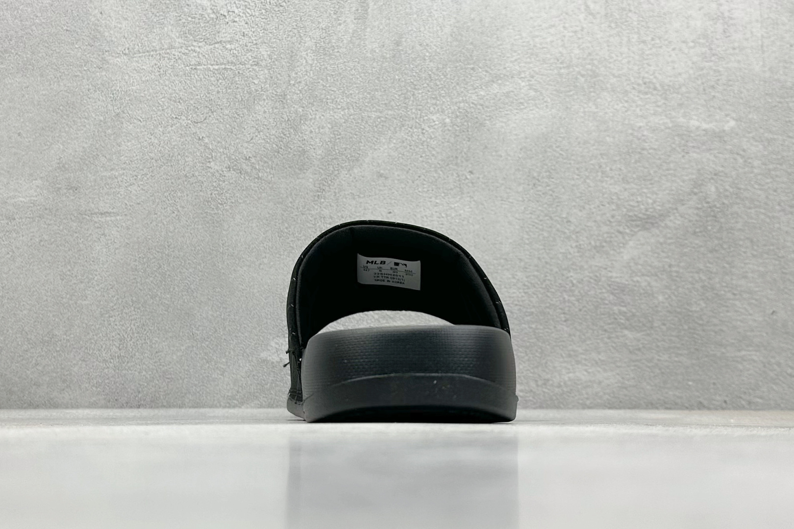  终端放店
NY版 MLB New York Yankees 拖鞋 字母印花
韩国限定MLB 字母百搭潮