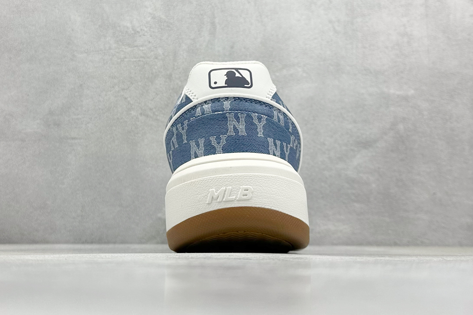 DF福利 终端放店
MLB Chunky Liner 学长鞋系列低帮 
2024ss学院穿搭爆款 Kor