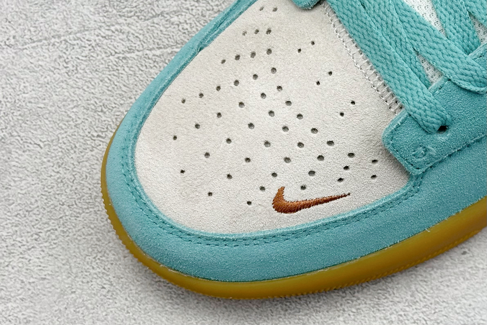  终端放店
FS版 Nike SB Force 58 硫化杯底 传统篮球风格 原楦版型
Nike SB 