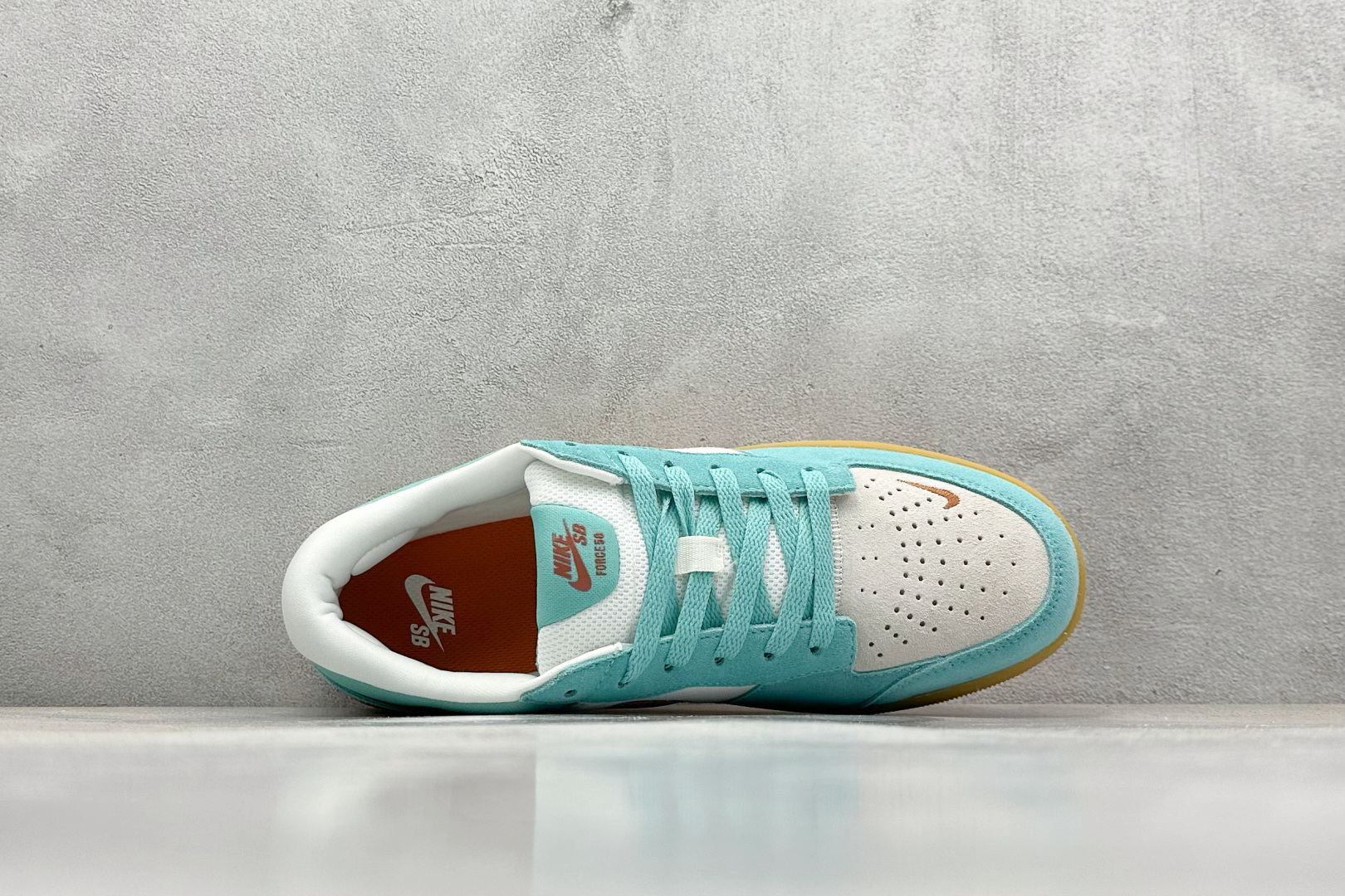  终端放店
FS版 Nike SB Force 58 硫化杯底 传统篮球风格 原楦版型
Nike SB 