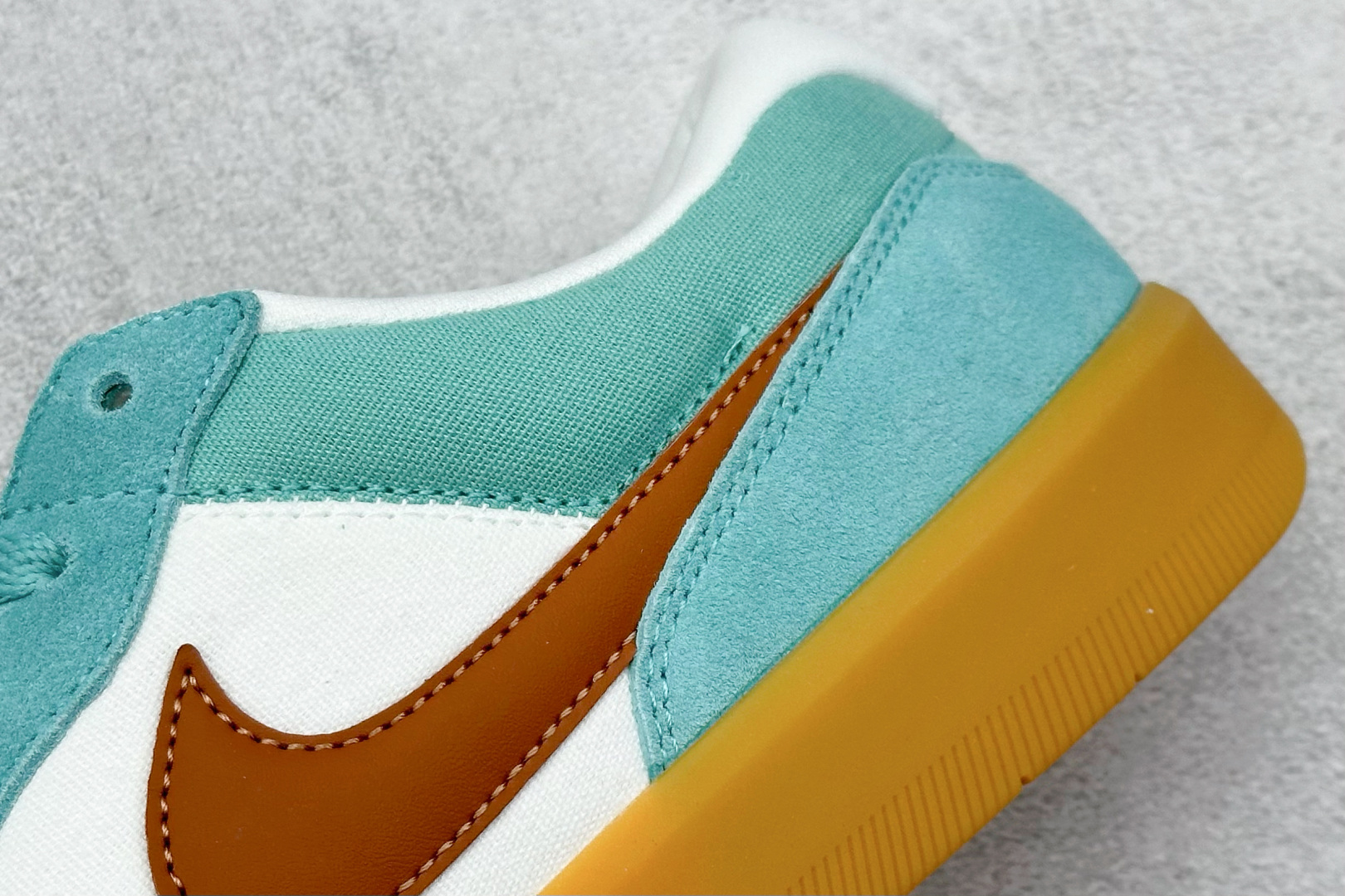  终端放店
FS版 Nike SB Force 58 硫化杯底 传统篮球风格 原楦版型
Nike SB 
