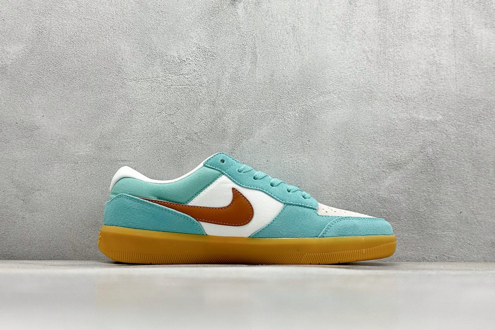  终端放店
FS版 Nike SB Force 58 硫化杯底 传统篮球风格 原楦版型
Nike SB 