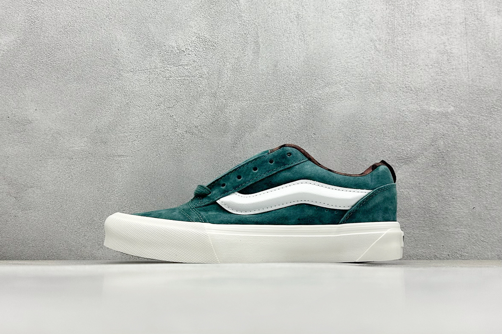  
Vans Knu Skool 深绿
官方新款 复古休闲胖胖面包鞋
肥胖版大LOGO原版全皮猪八面料

