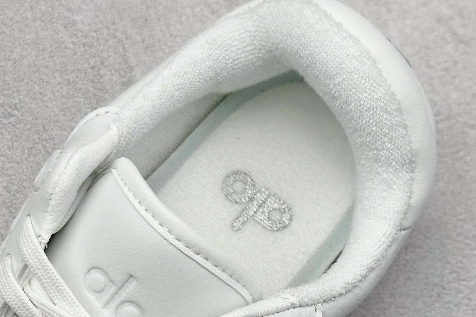  
Alo Yoga Recovery Mode 人气单品 舒适简约防滑耐磨低帮休闲板鞋 
#Alo 