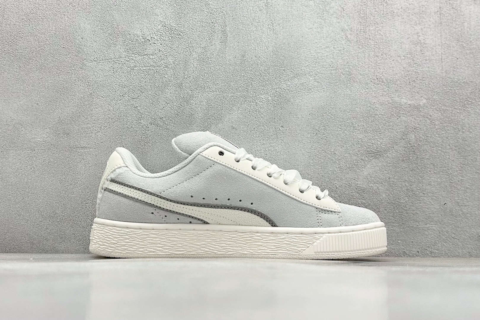  
TG版 PUMA Suede XL 百搭单品
简约大方的造型设计，给人以随性休闲的时尚格调，穿着舒适