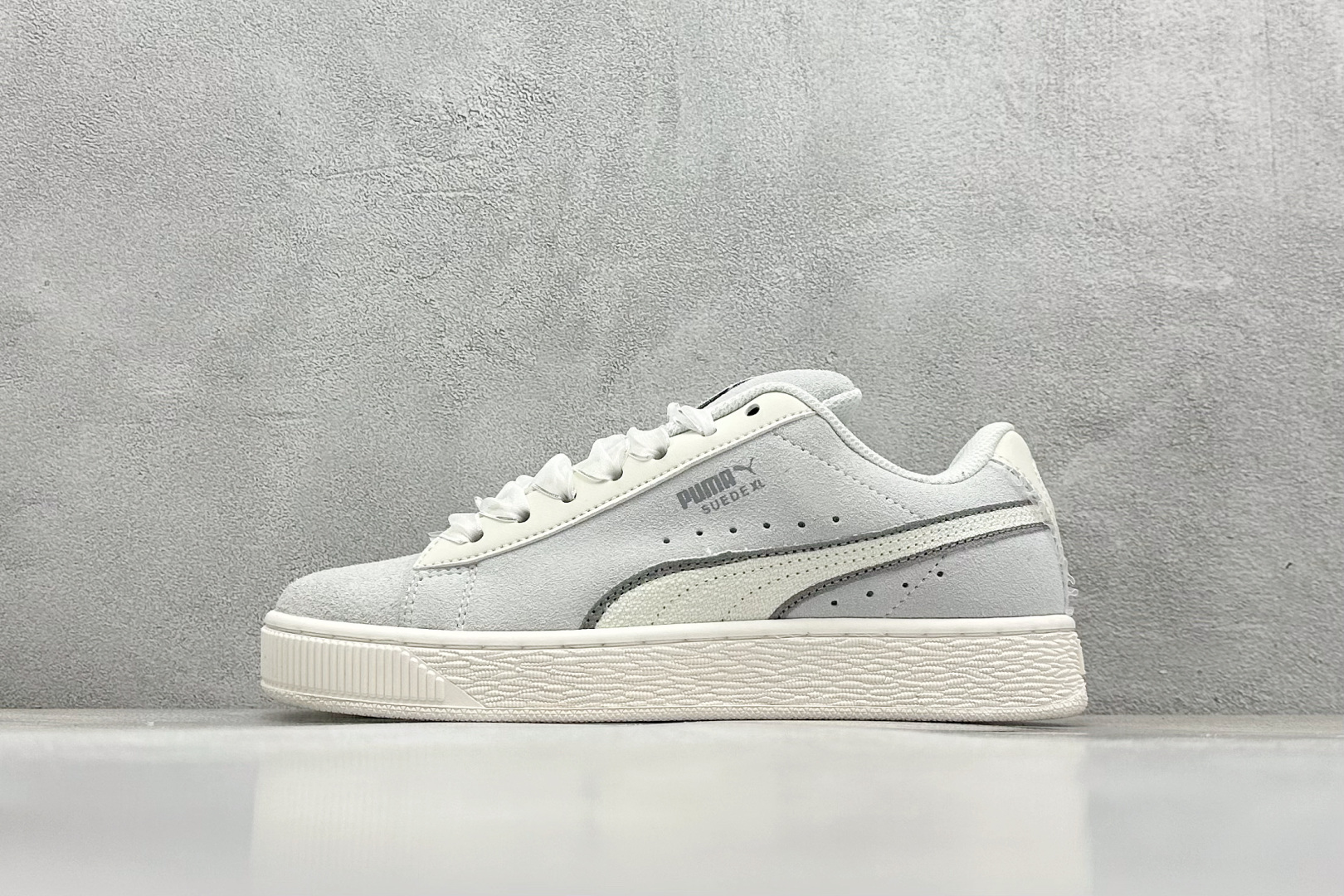  
TG版 PUMA Suede XL 百搭单品
简约大方的造型设计，给人以随性休闲的时尚格调，穿着舒适