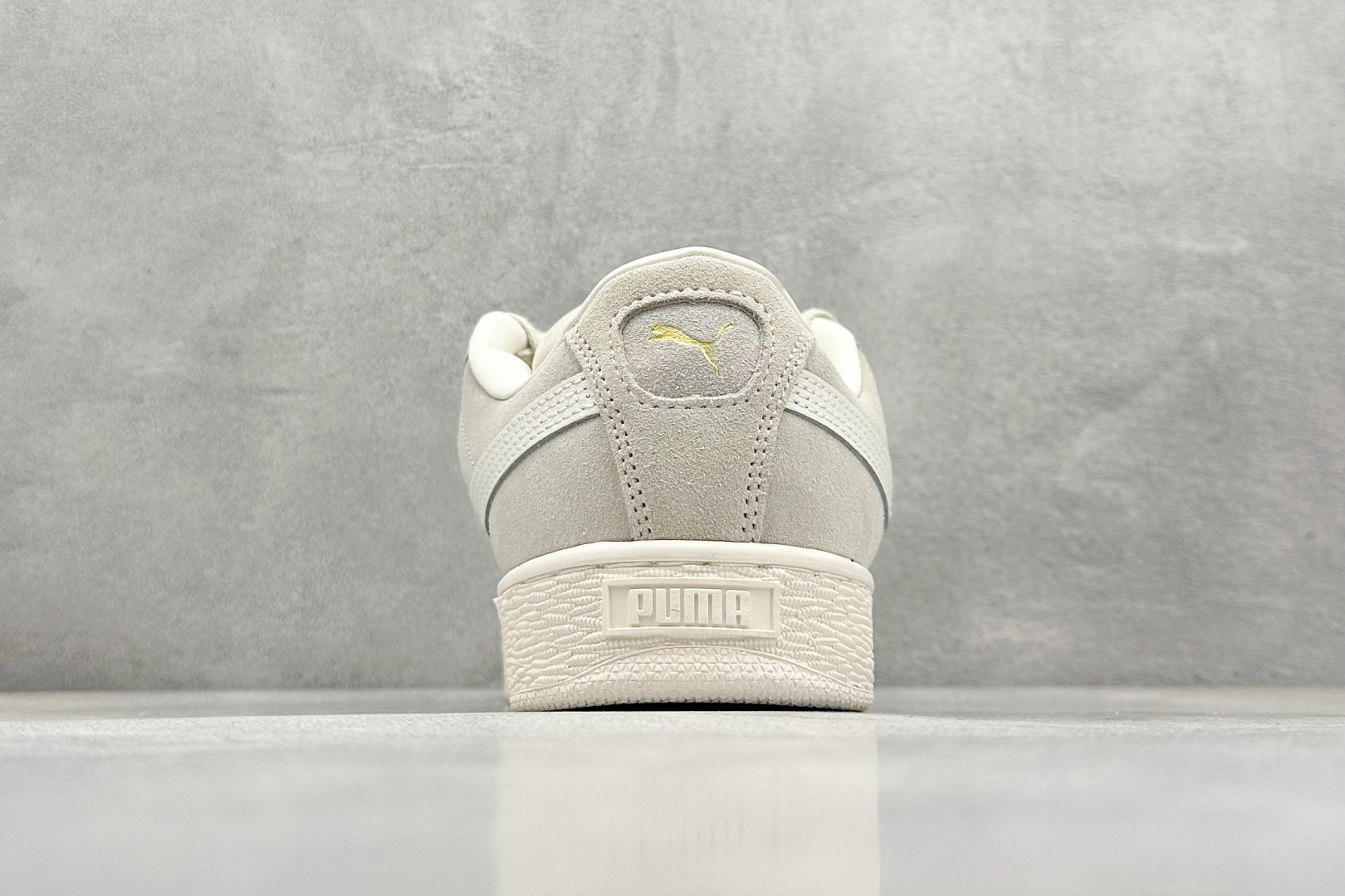  
TG版 PUMA Suede XL 百搭单品
简约大方的造型设计，给人以随性休闲的时尚格调，穿着舒适