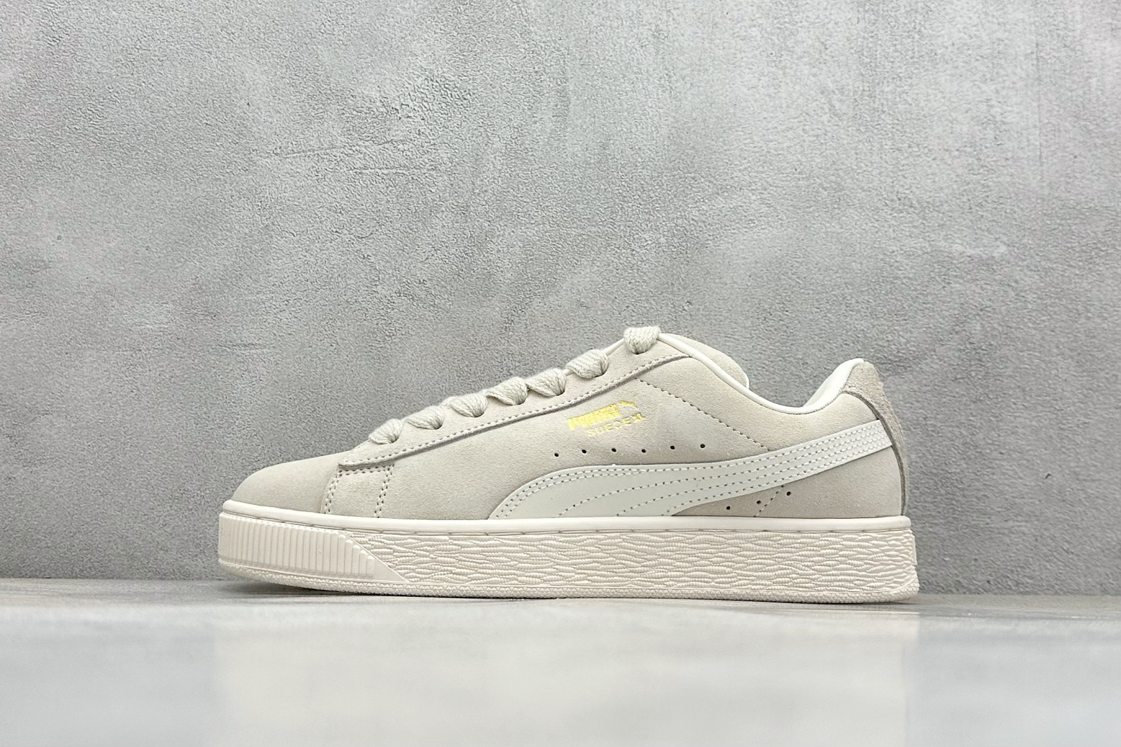  
TG版 PUMA Suede XL 百搭单品
简约大方的造型设计，给人以随性休闲的时尚格调，穿着舒适