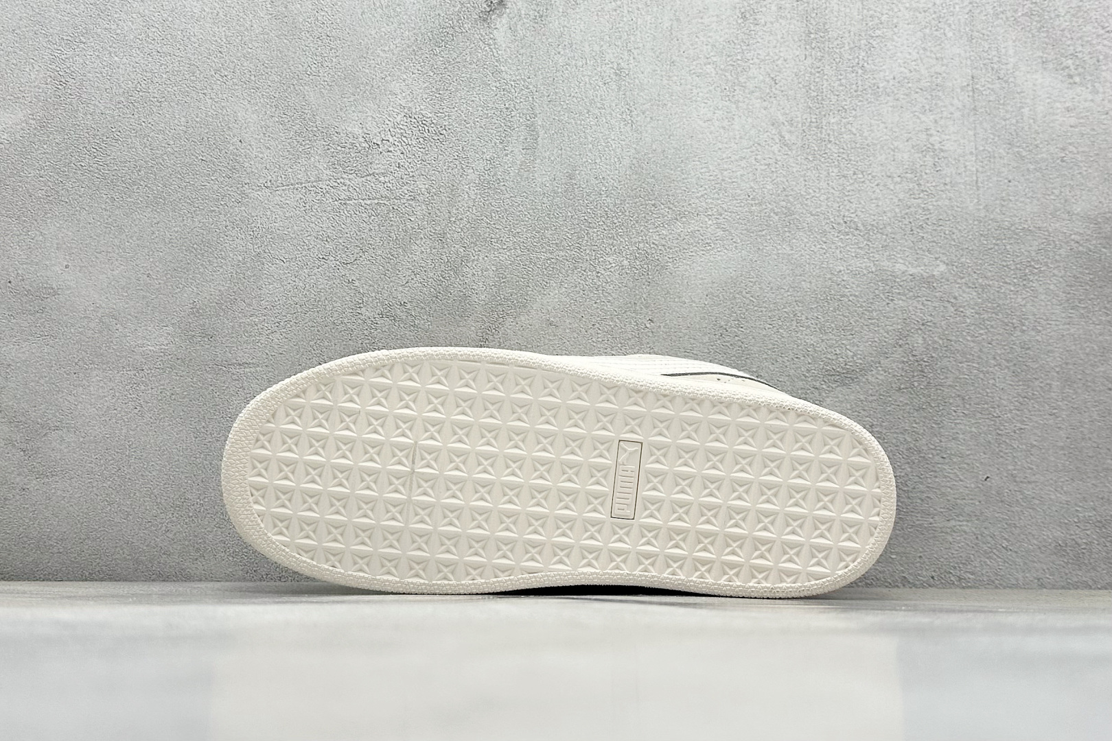 
TG版 PUMA Suede XL 百搭单品
简约大方的造型设计，给人以随性休闲的时尚格调，穿着舒适