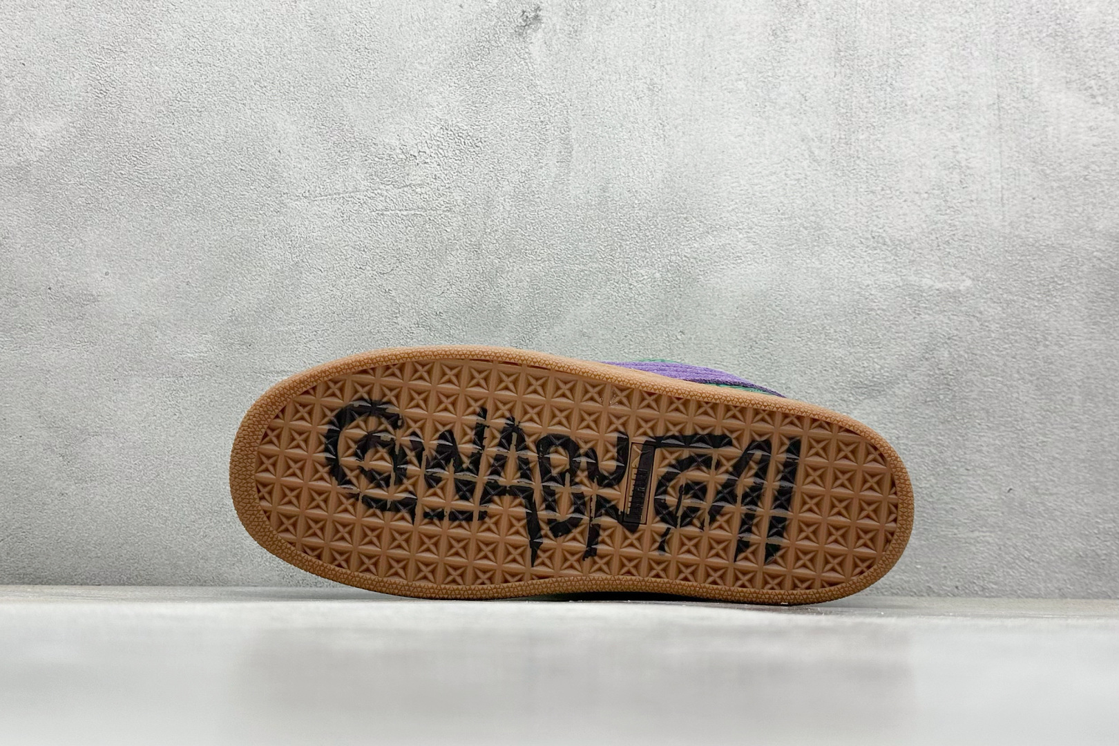  
TG版 PUMA Suede XL 百搭单品
简约大方的造型设计，给人以随性休闲的时尚格调，穿着舒适