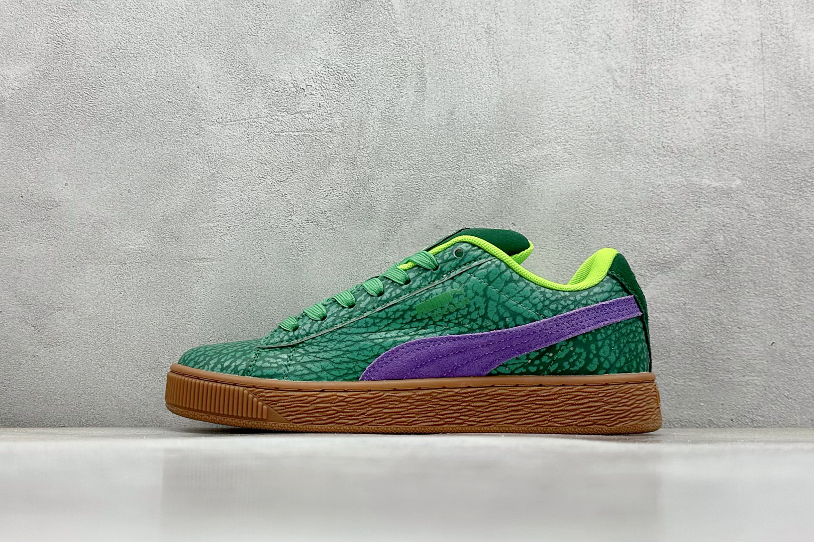  
TG版 PUMA Suede XL 百搭单品
简约大方的造型设计，给人以随性休闲的时尚格调，穿着舒适