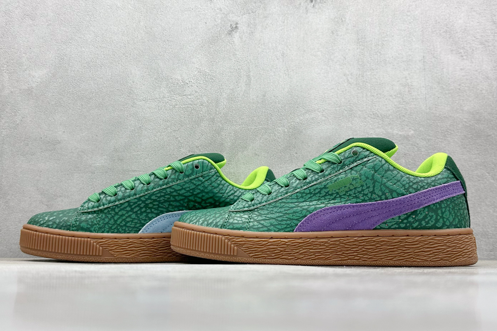  
TG版 PUMA Suede XL 百搭单品
简约大方的造型设计，给人以随性休闲的时尚格调，穿着舒适