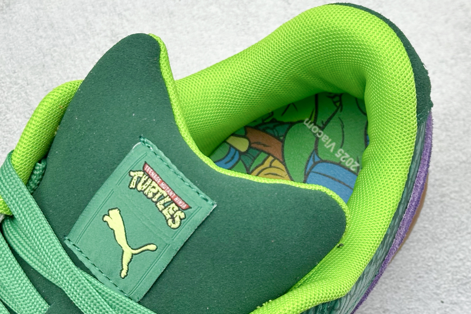  
TG版 PUMA Suede XL 百搭单品
简约大方的造型设计，给人以随性休闲的时尚格调，穿着舒适