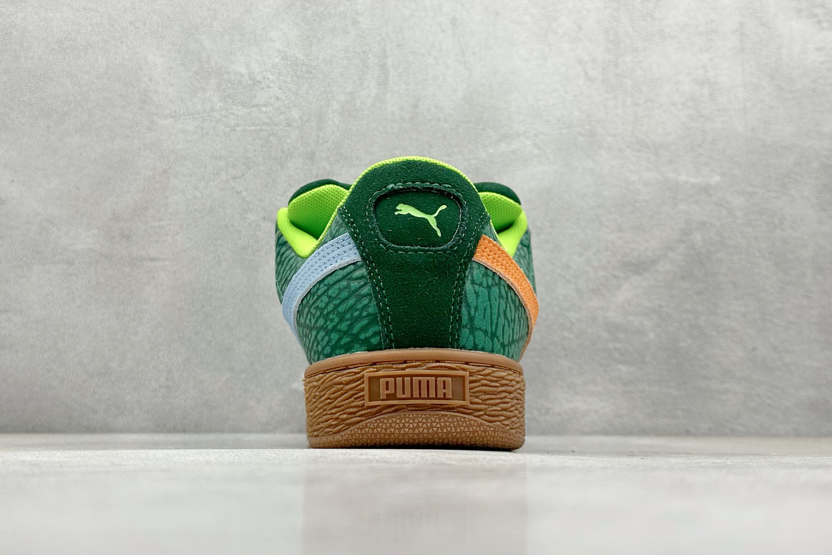  
TG版 PUMA Suede XL 百搭单品
简约大方的造型设计，给人以随性休闲的时尚格调，穿着舒适