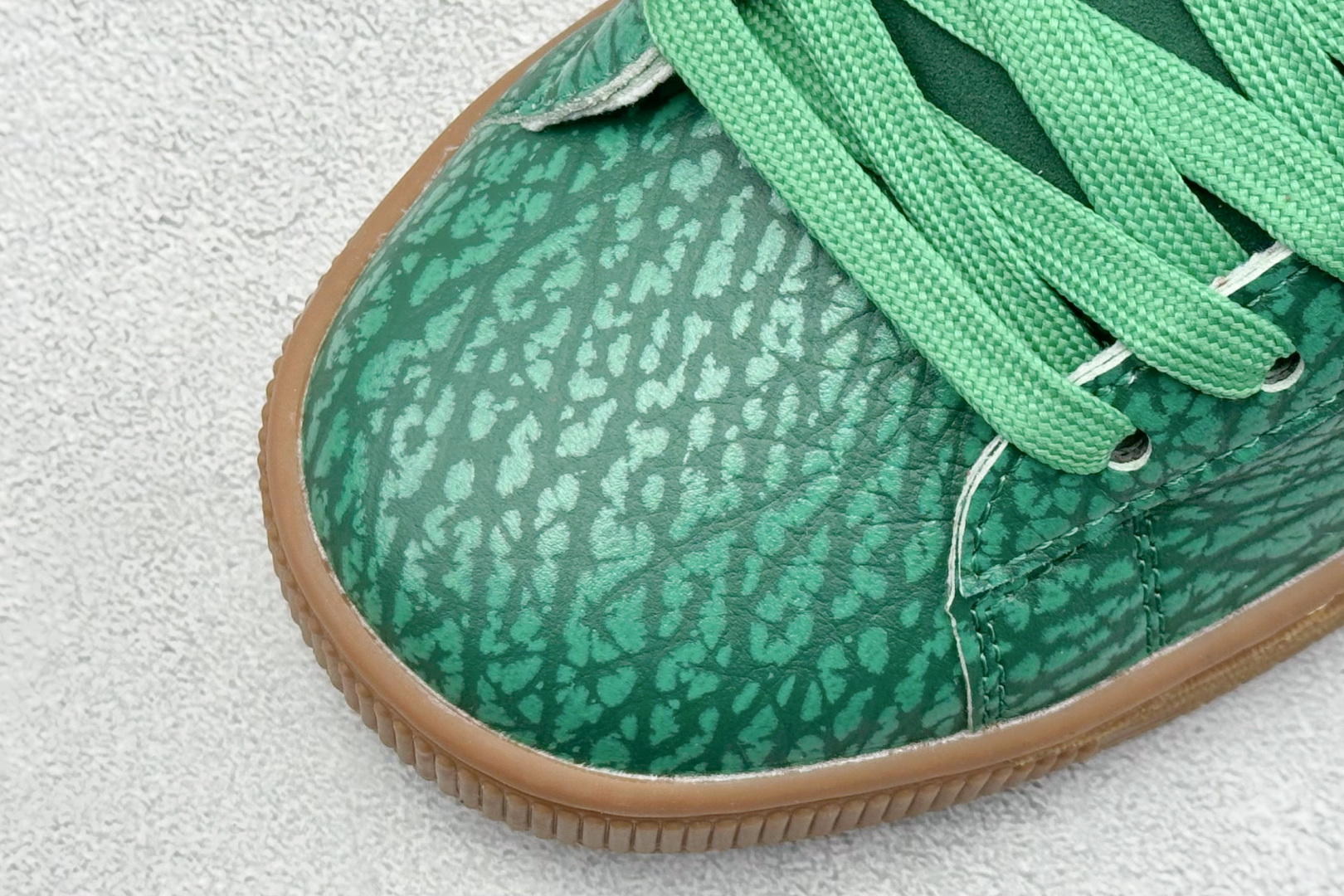  
TG版 PUMA Suede XL 百搭单品
简约大方的造型设计，给人以随性休闲的时尚格调，穿着舒适