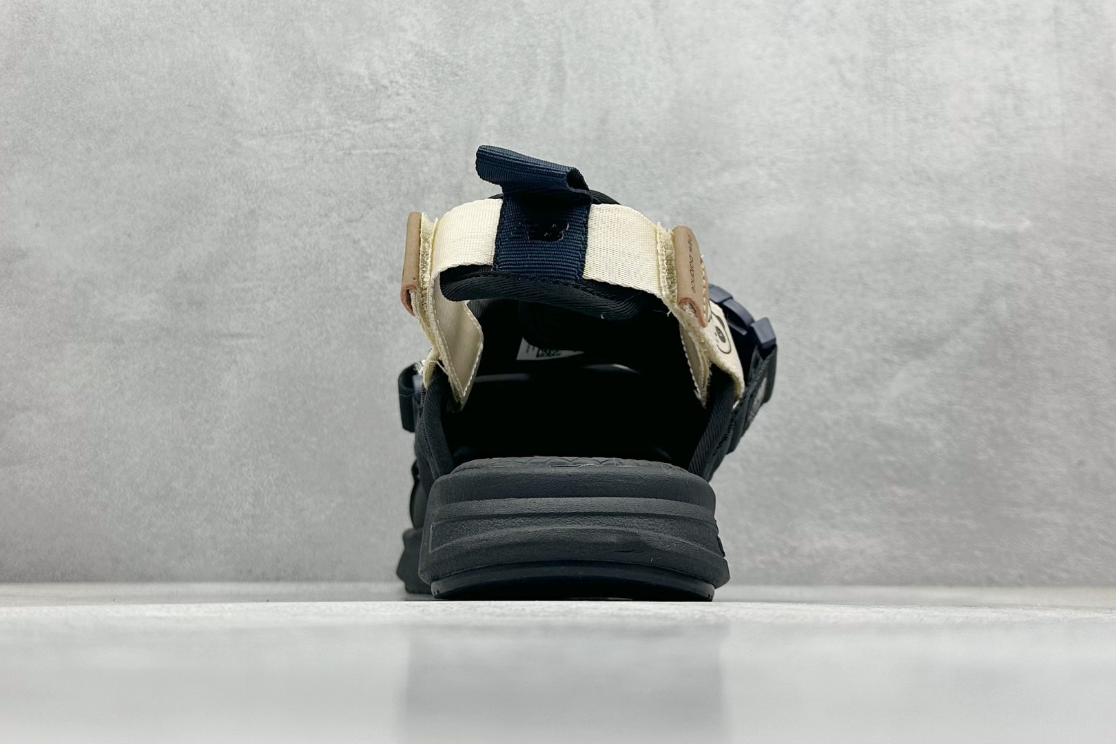  
New Balance x Noritake SDL750系列联名款凉鞋 

货号：SDL7502N