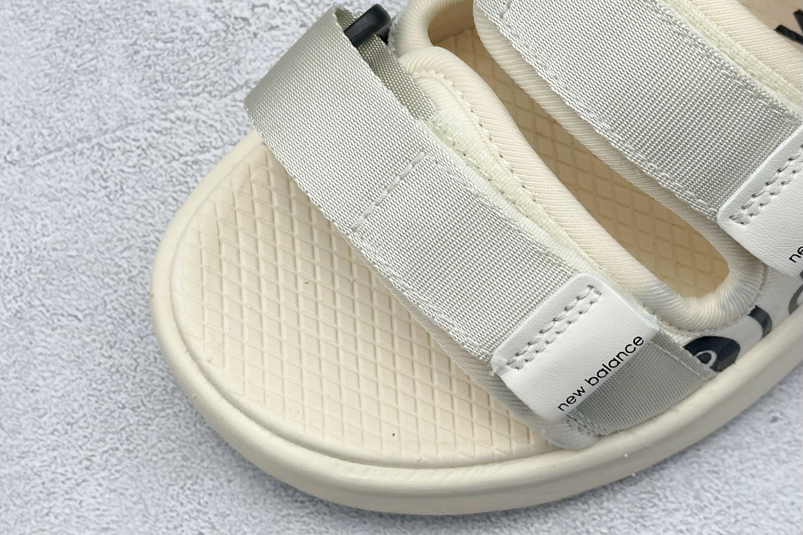  
New Balance x Noritake SDL750系列联名款凉鞋 

货号：SDL7503N