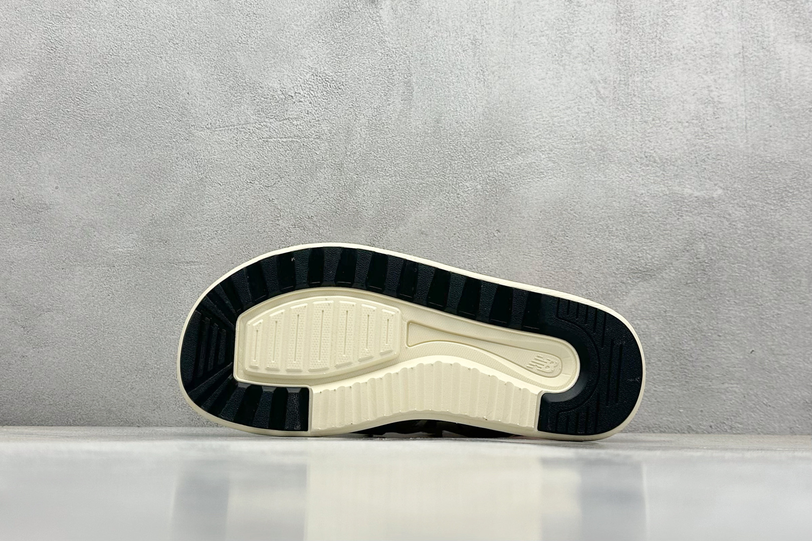  
New Balance x Noritake SDL750系列联名款凉鞋 

货号：SDL7503N