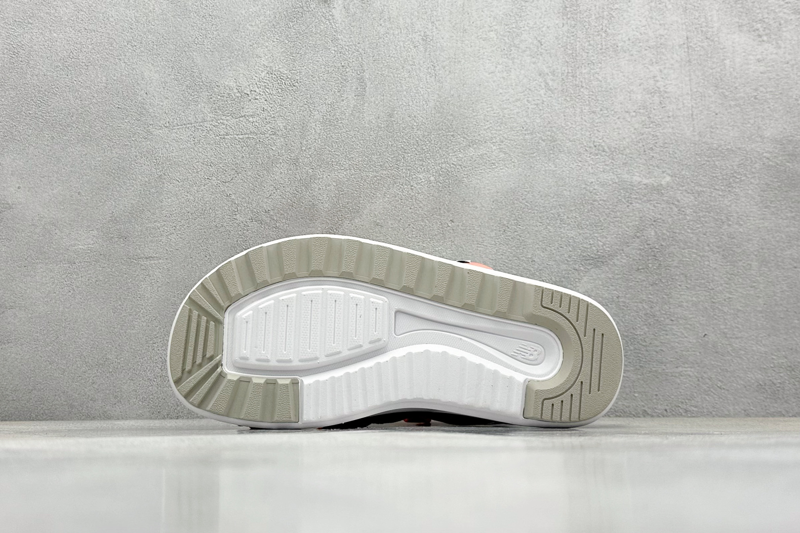  
New Balance x Noritake SDL750系列联名款凉鞋 

货号：SDL7501N