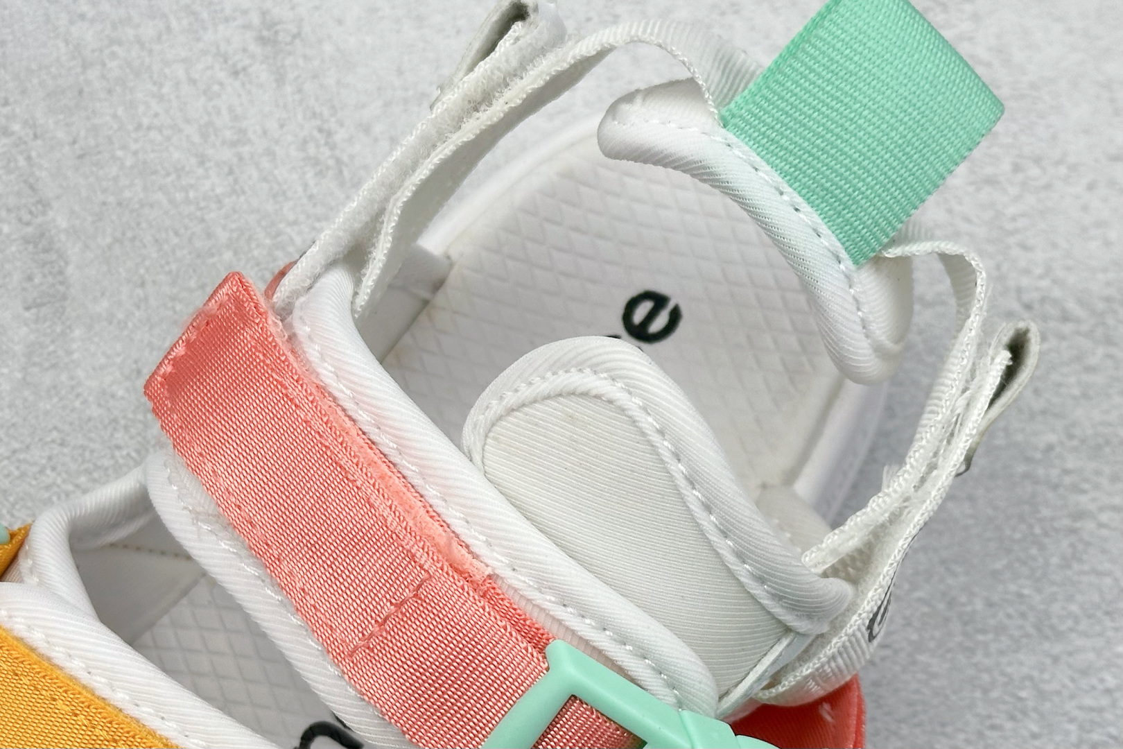  
New Balance x Noritake SDL750系列联名款凉鞋 

货号：SDL7501N