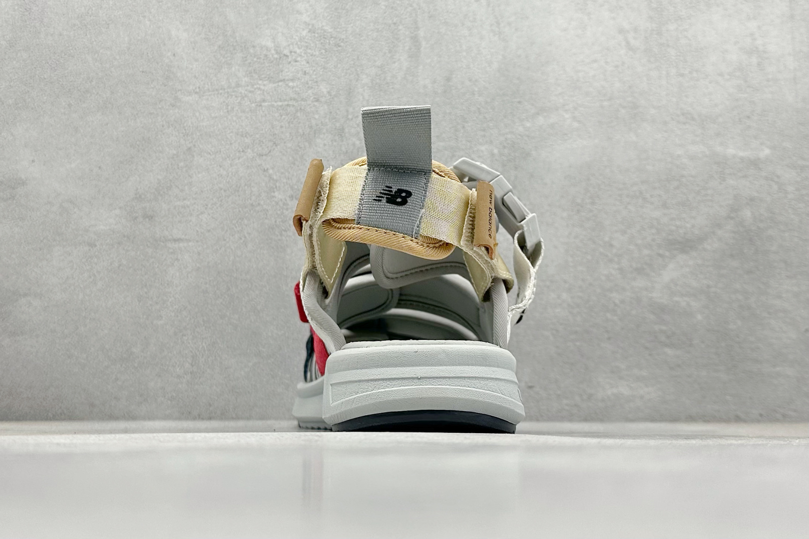  
New Balance x Noritake SDL750系列联名款凉鞋 

货号：SDL7504N
