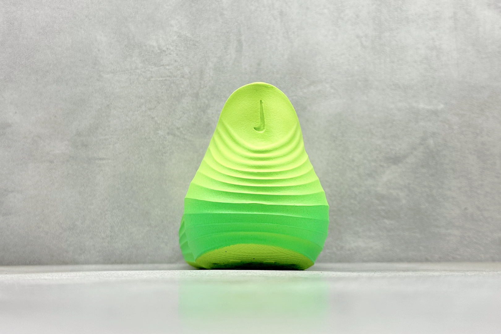  
Nike ReactX Rejuven8 一脚蹬夏日穿搭凉鞋
#采用质感柔软且出众回弹的 Reac