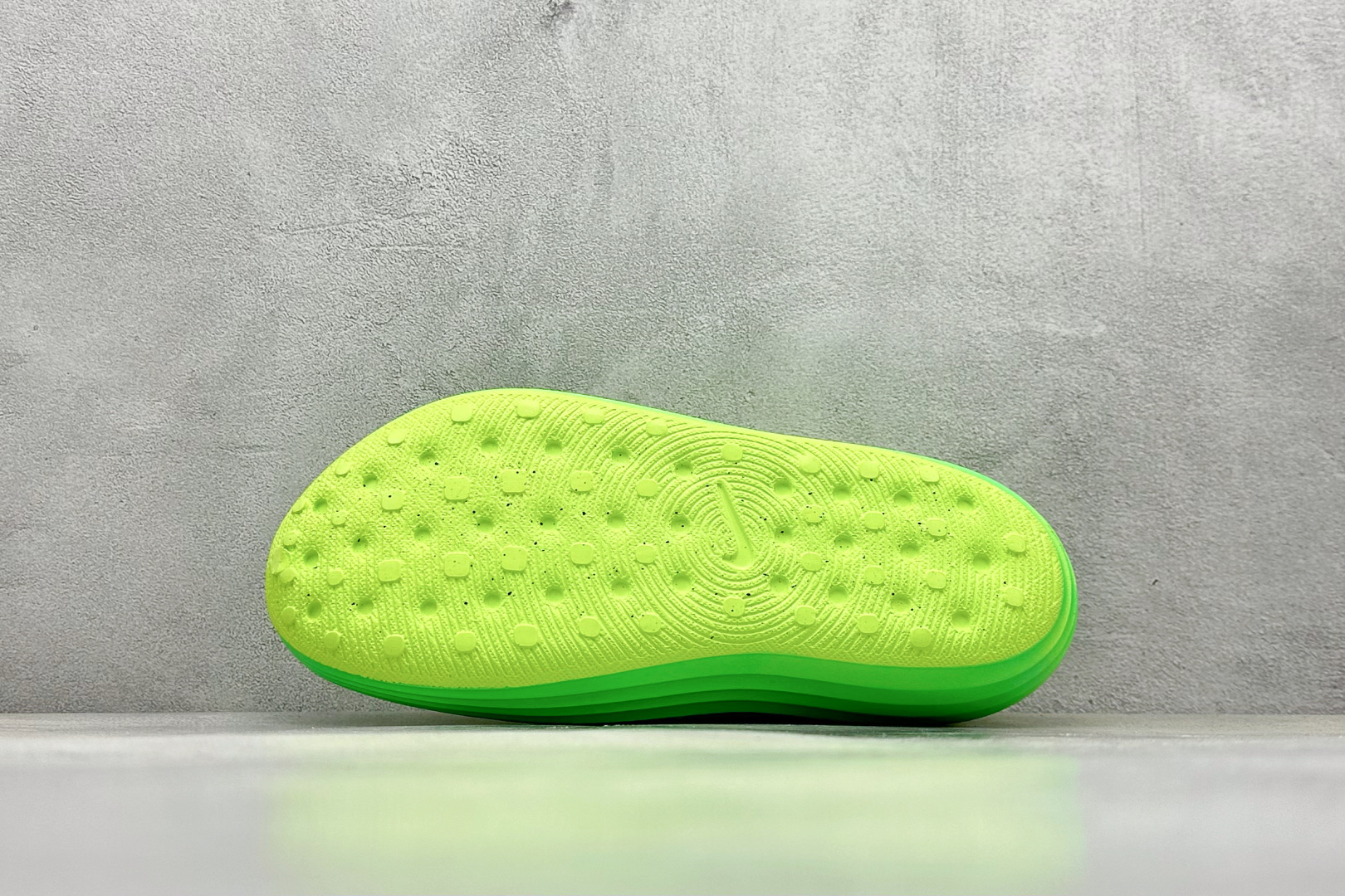  
Nike ReactX Rejuven8 一脚蹬夏日穿搭凉鞋
#采用质感柔软且出众回弹的 Reac