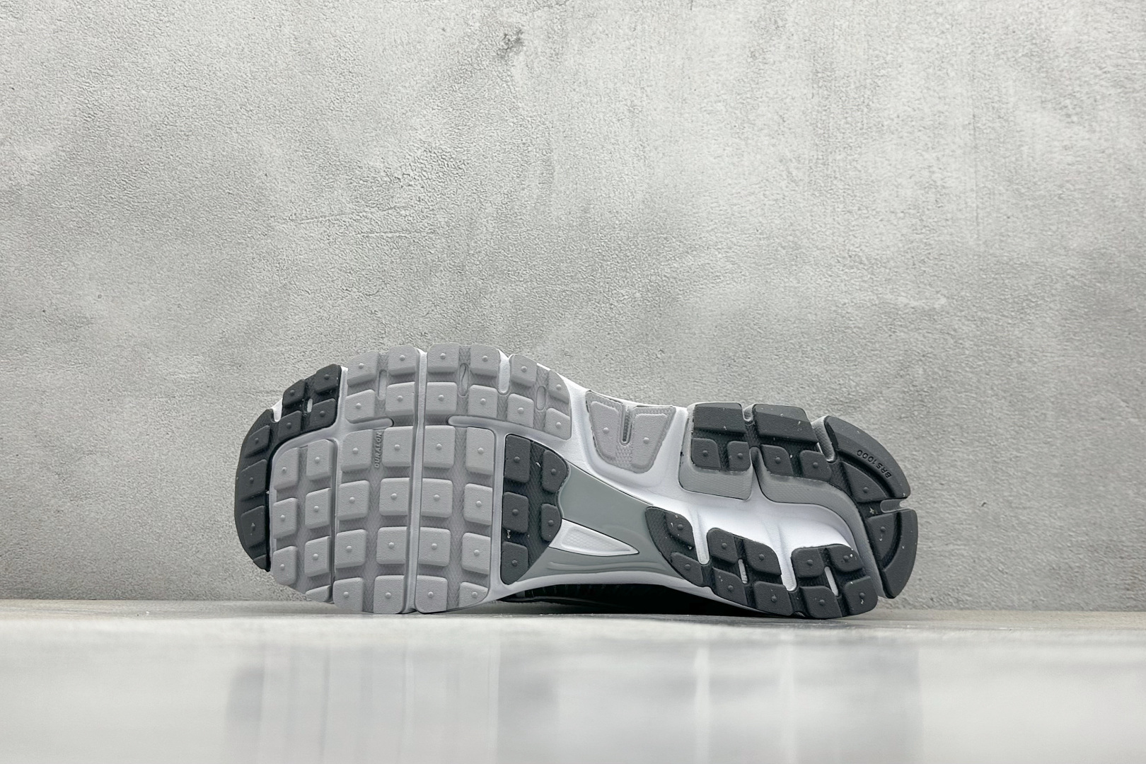  
BF版 NIKE ZOOM Vomero 5 SP 复古风潮 网面透气运动鞋 
先行尝鲜版 紧致的鞋