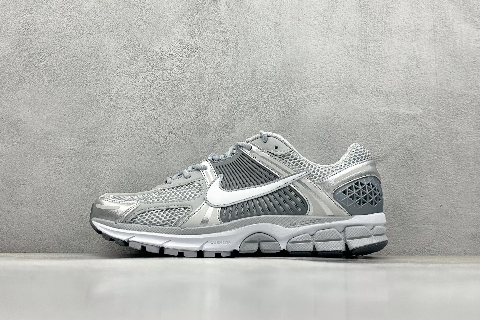  
BF版 NIKE ZOOM Vomero 5 SP 复古风潮 网面透气运动鞋 
先行尝鲜版 紧致的鞋