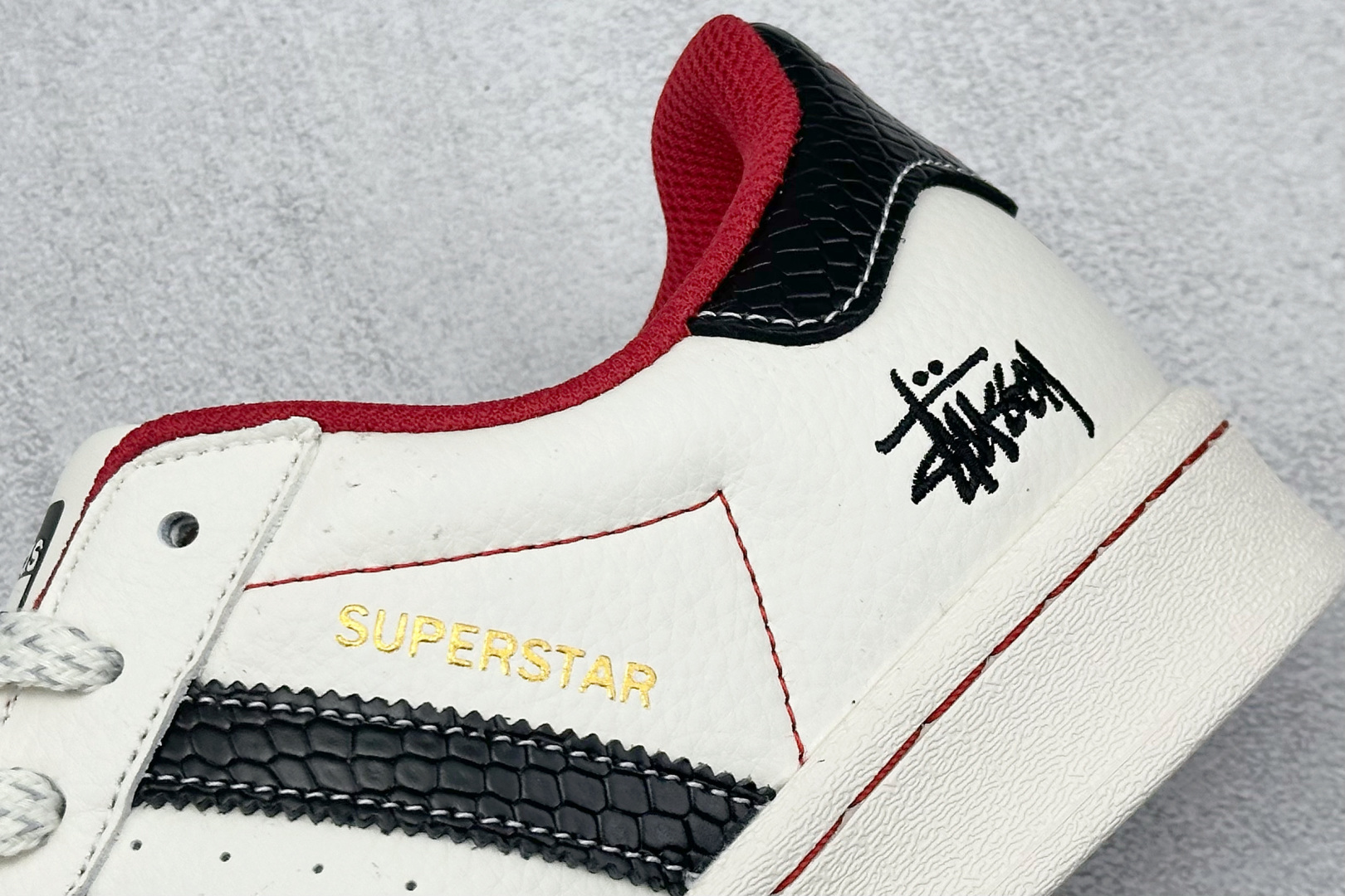 AD Originals Superstar x Stussy 白黑红 BZ2528