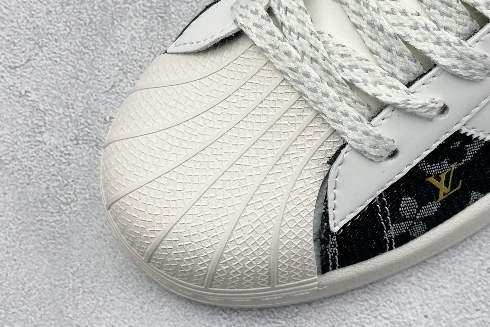 AD Originals Superstar x Louis Vuitton 白黑 SD6808