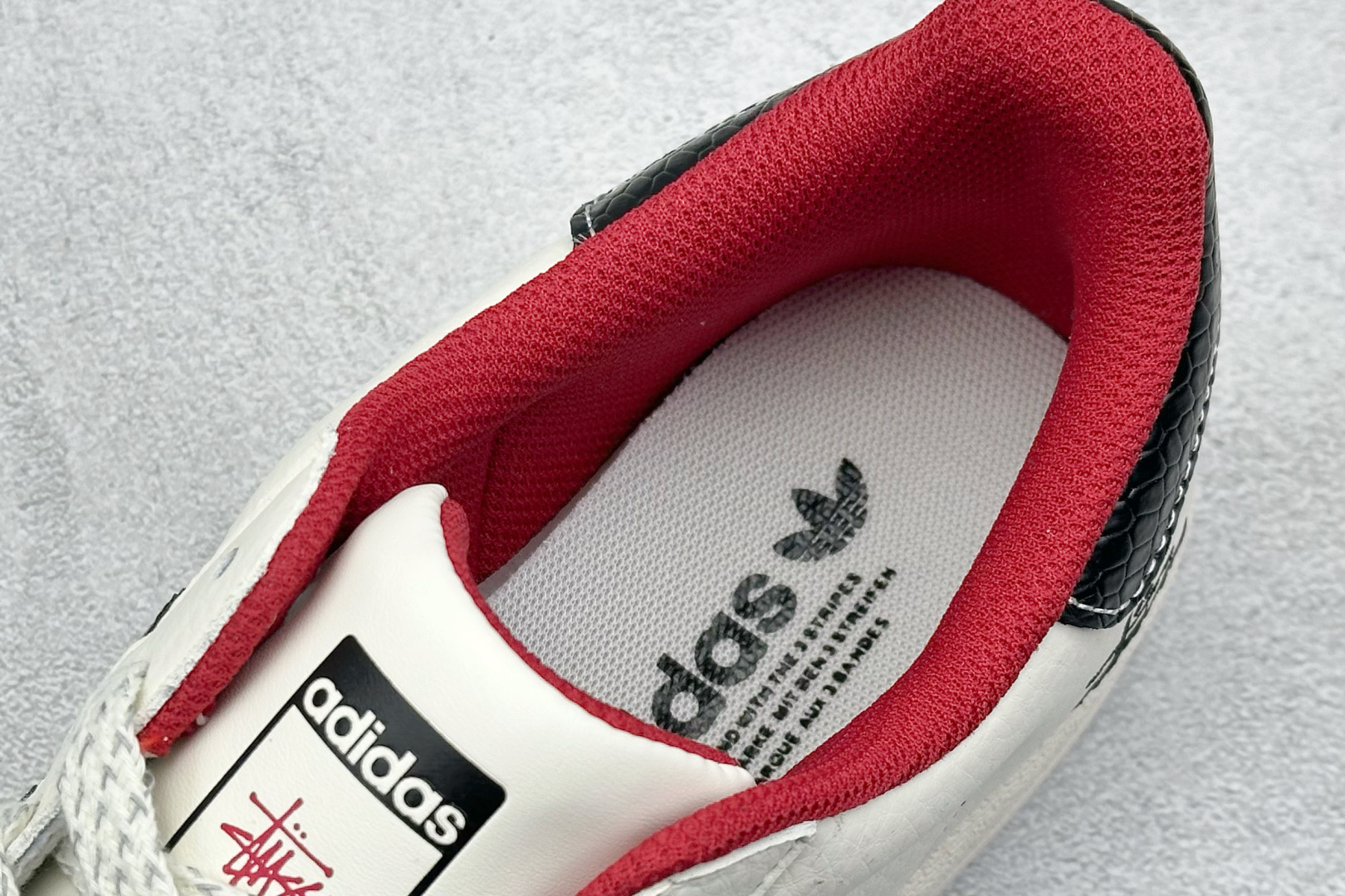 AD Originals Superstar x Stussy 白黑红 BZ2528