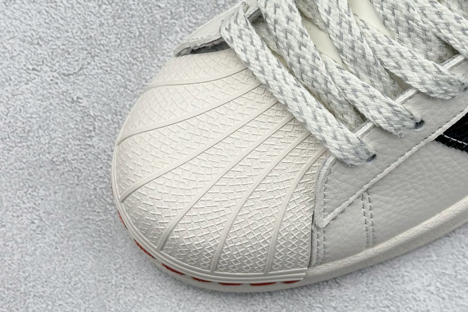 AD Originals Superstar x Stussy 白黑红 BZ2528