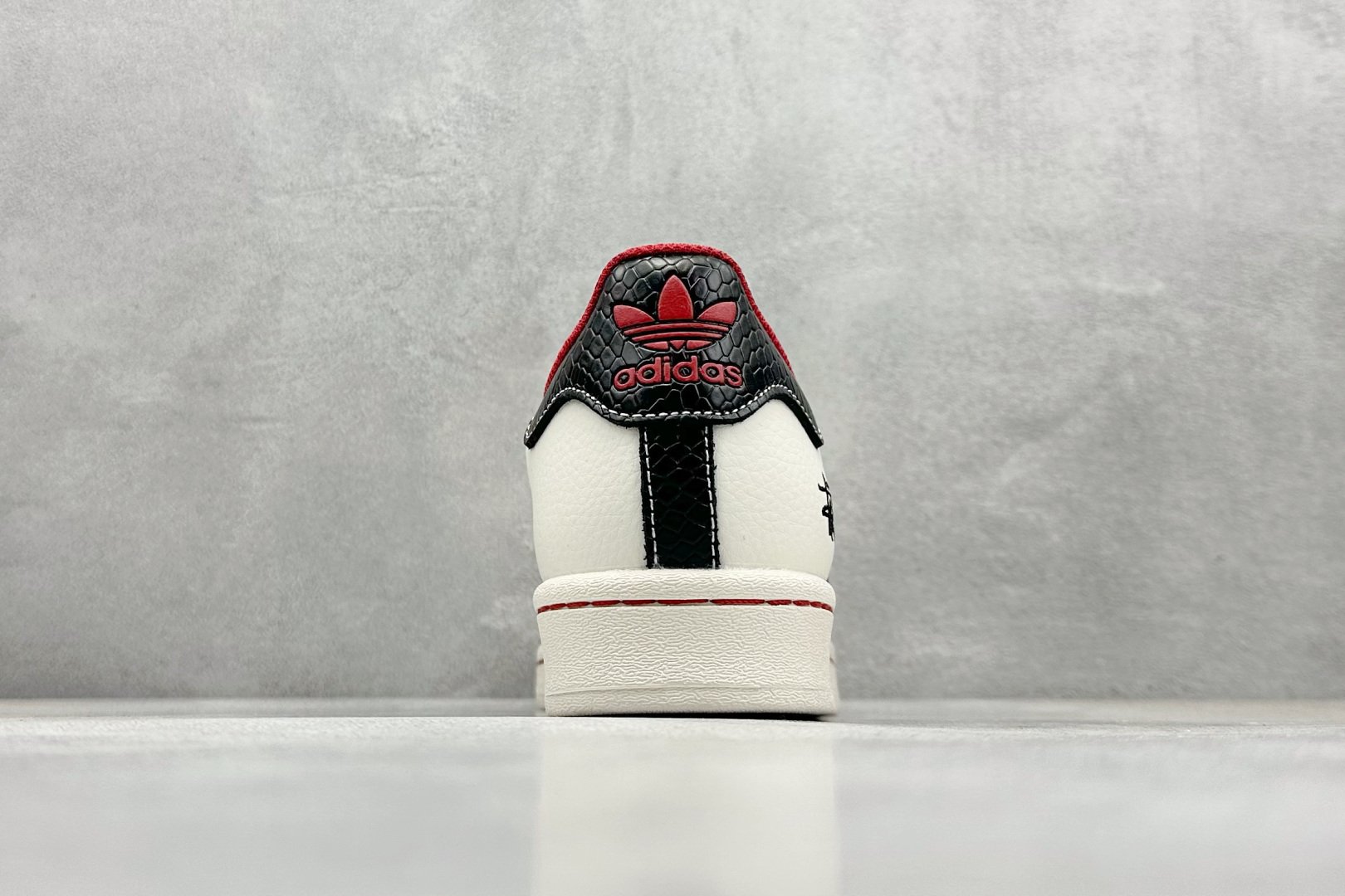 AD Originals Superstar x Stussy 白黑红 BZ2528
