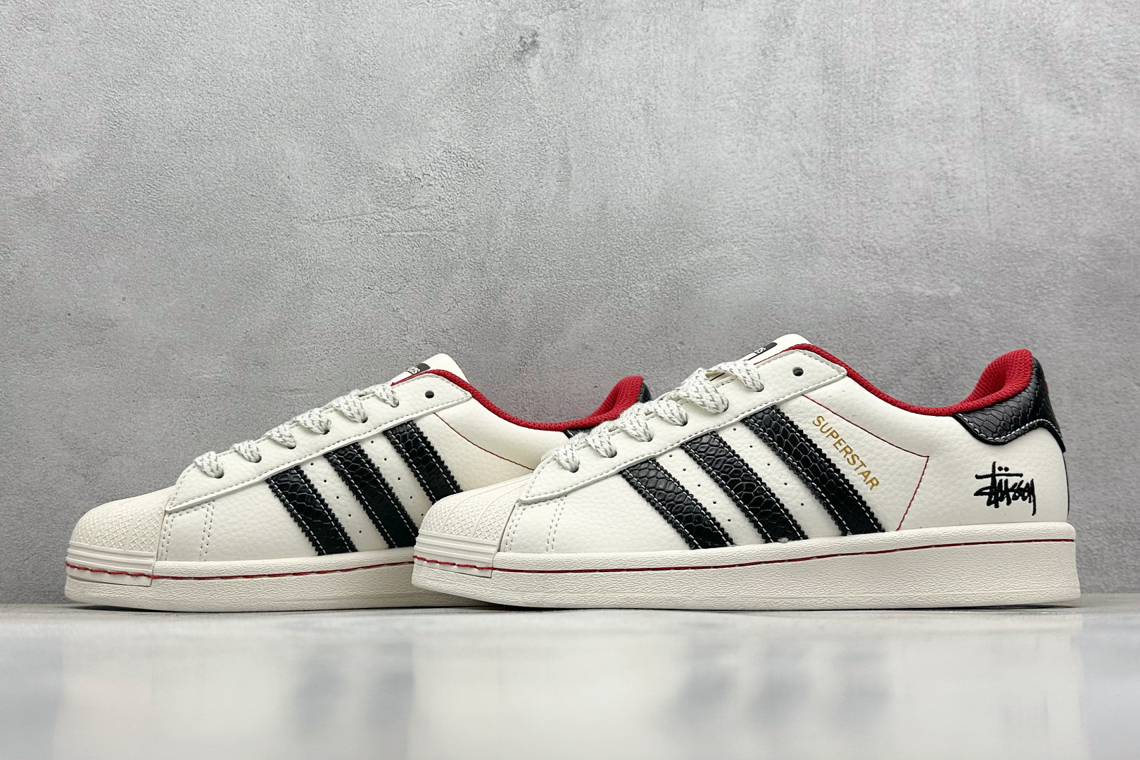 AD Originals Superstar x Stussy 白黑红 BZ2528