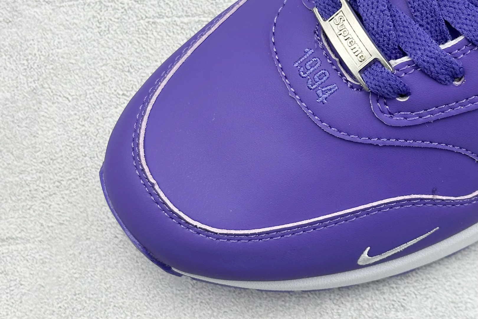  
Nike Air Max 1 耐克半掌气垫复古跑步鞋 

货号：HF8813-500
尺码：36 