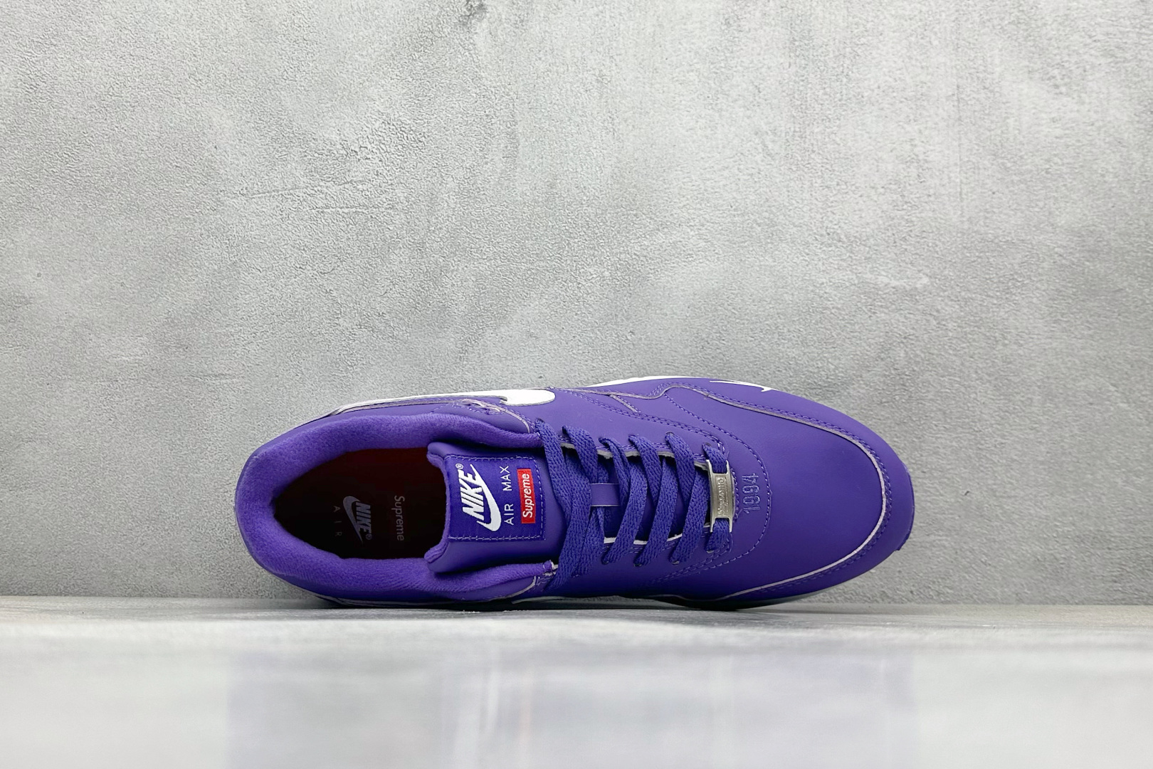  
Nike Air Max 1 耐克半掌气垫复古跑步鞋 

货号：HF8813-500
尺码：36 