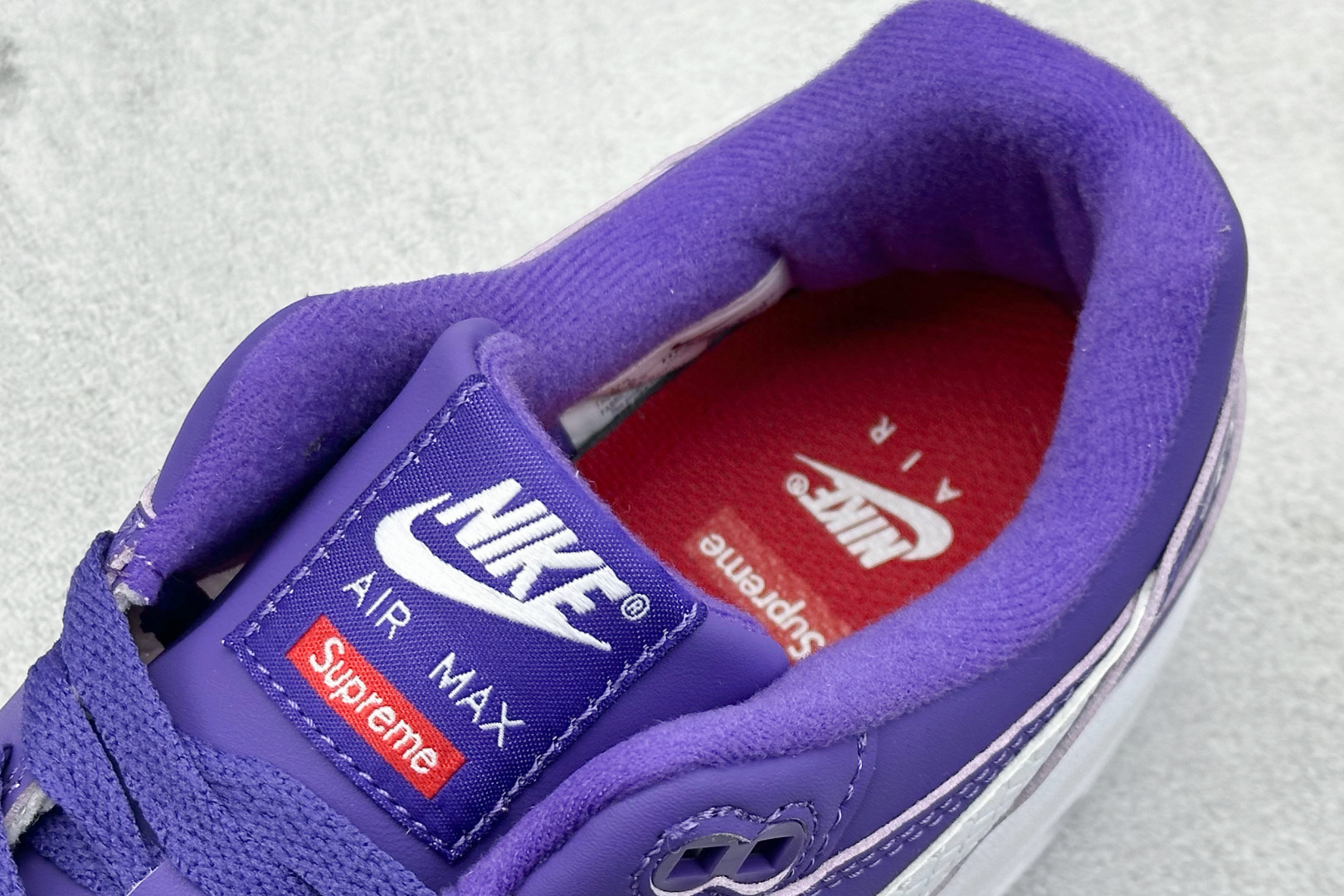  
Nike Air Max 1 耐克半掌气垫复古跑步鞋 

货号：HF8813-500
尺码：36 