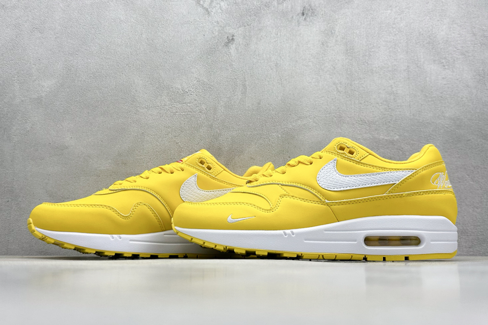 Nike Air Max 1 耐克半掌气垫复古跑步鞋 HF8813-700