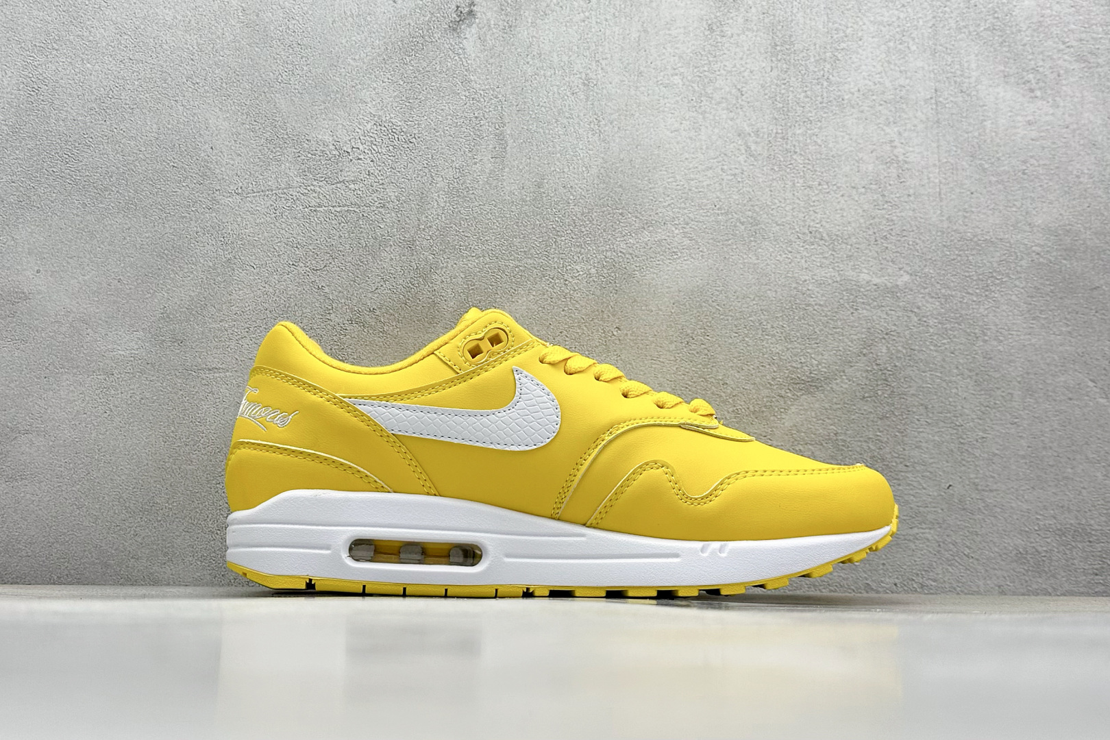 Nike Air Max 1 耐克半掌气垫复古跑步鞋 HF8813-700