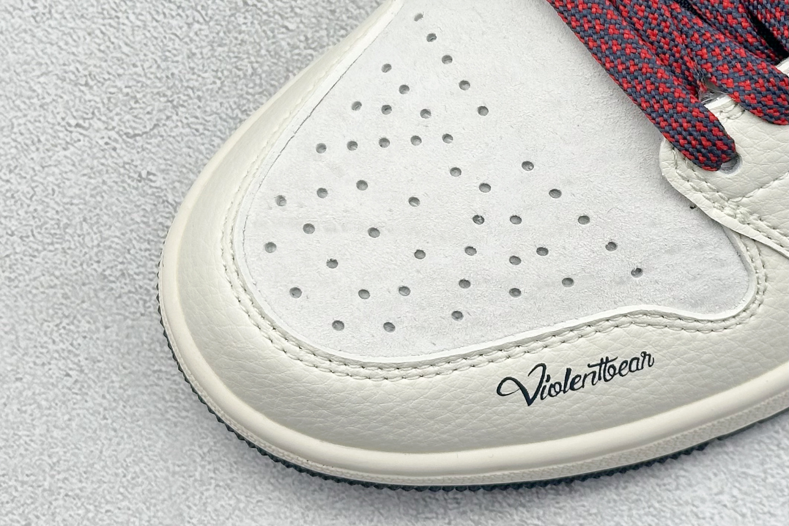  
Air Jordan 1 Retro Low 米蓝红渐变玩偶
官方同步新色 原装级产物
拒绝公底 立