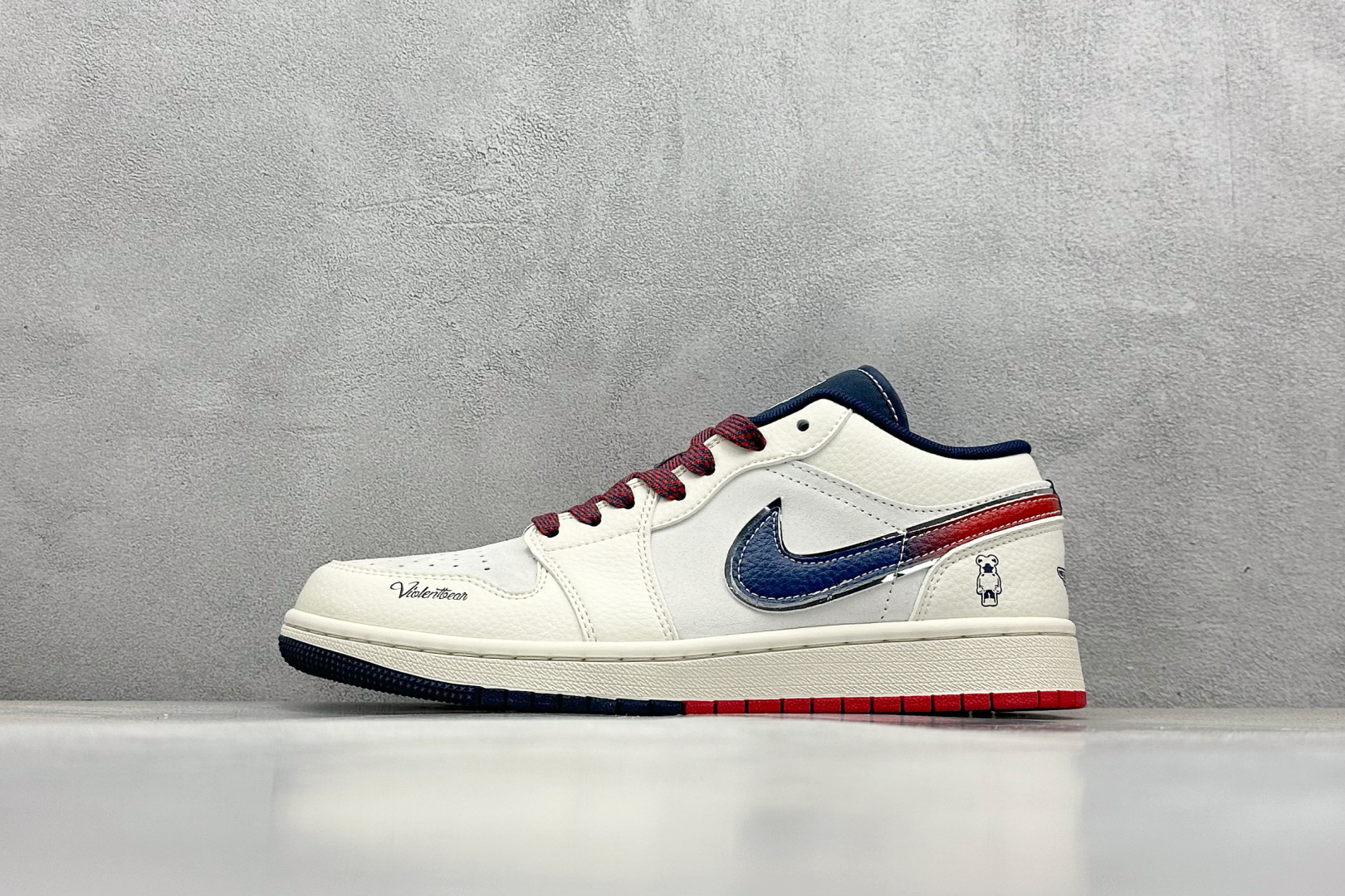  
Air Jordan 1 Retro Low 米蓝红渐变玩偶
官方同步新色 原装级产物
拒绝公底 立