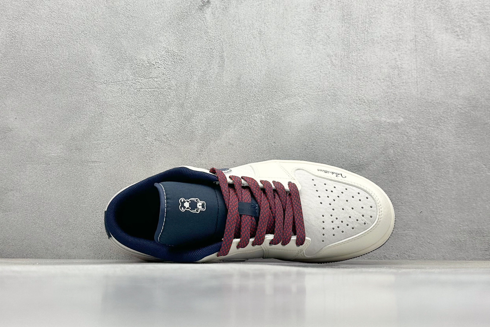  
Air Jordan 1 Retro Low 米蓝红渐变玩偶
官方同步新色 原装级产物
拒绝公底 立