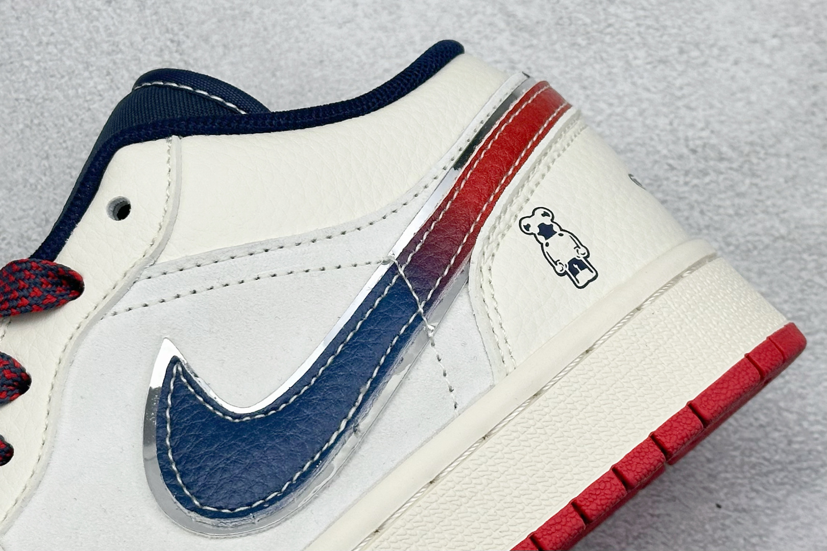  
Air Jordan 1 Retro Low 米蓝红渐变玩偶
官方同步新色 原装级产物
拒绝公底 立