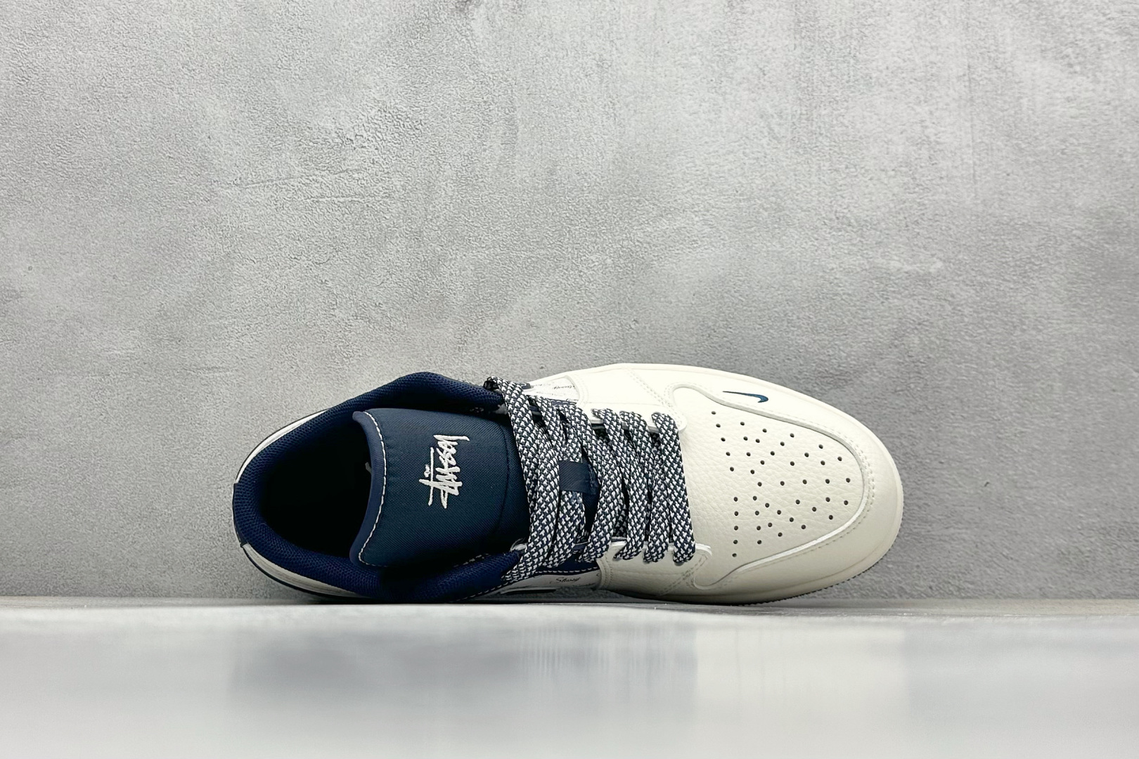  
Air Jordan 1 Retro Low x Stussy 白蓝小钩
官方同步新色 原装级产物
