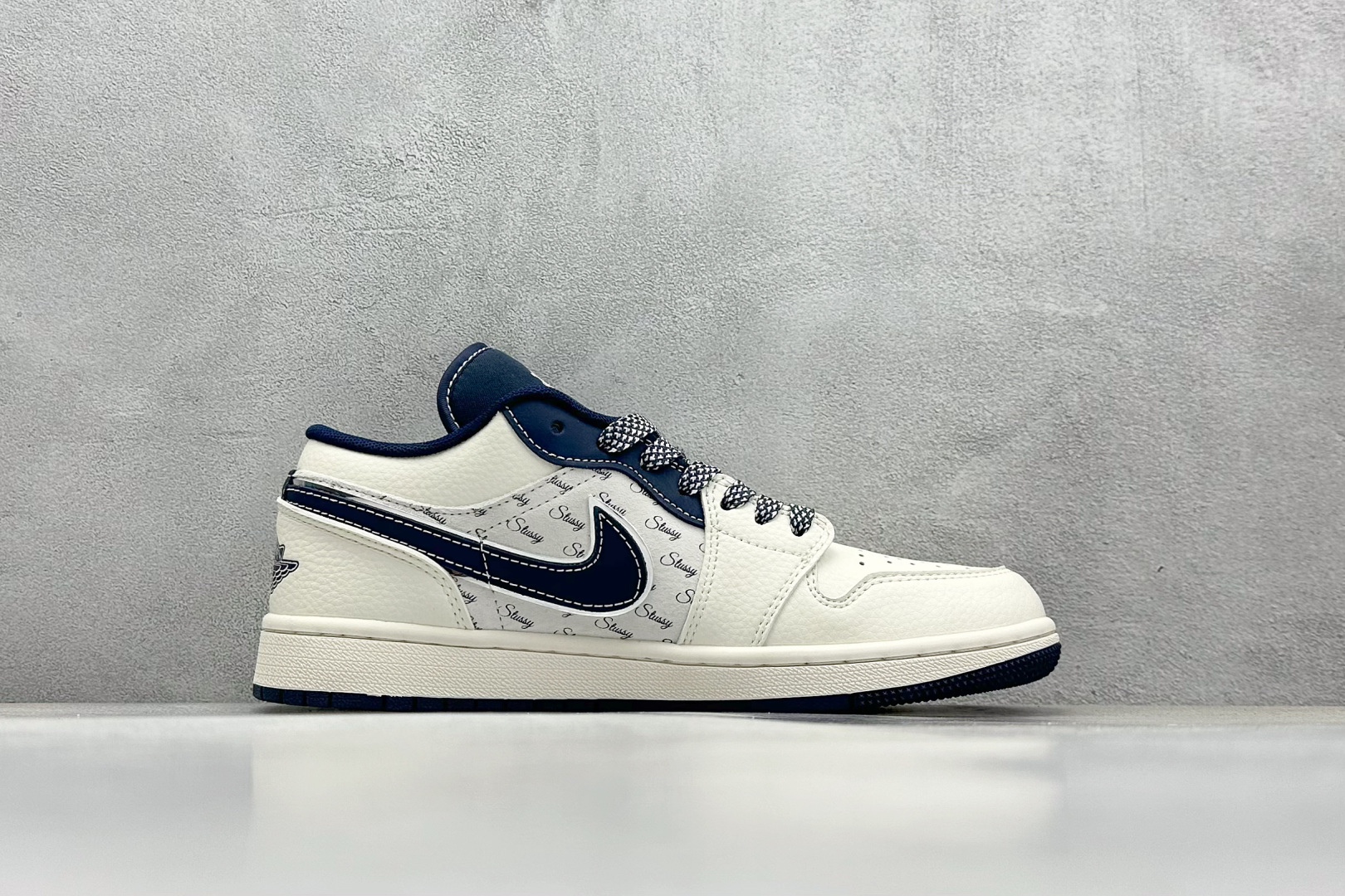  
Air Jordan 1 Retro Low x Stussy 白蓝小钩
官方同步新色 原装级产物
