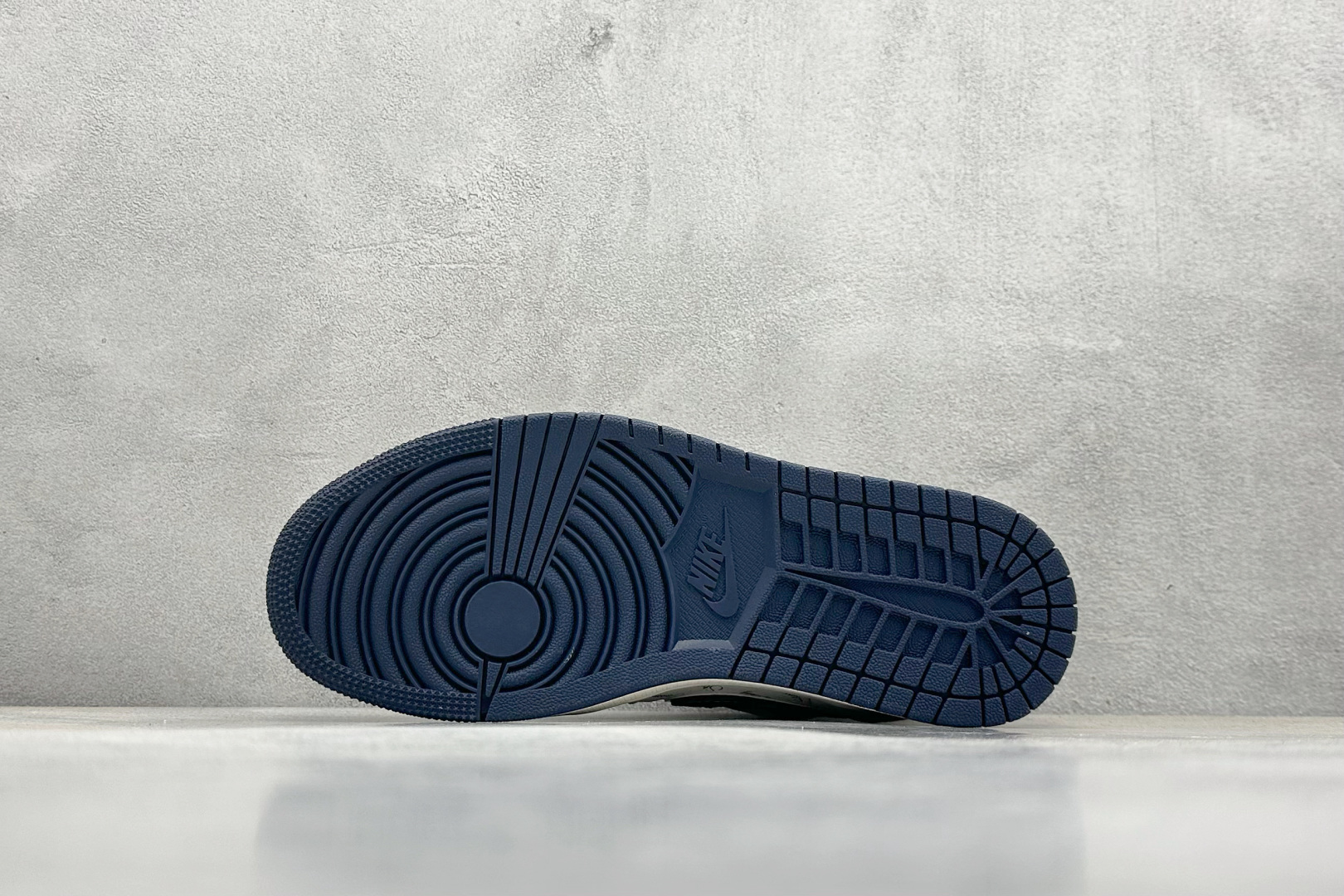  
Air Jordan 1 Retro Low x Stussy 白蓝小钩
官方同步新色 原装级产物
