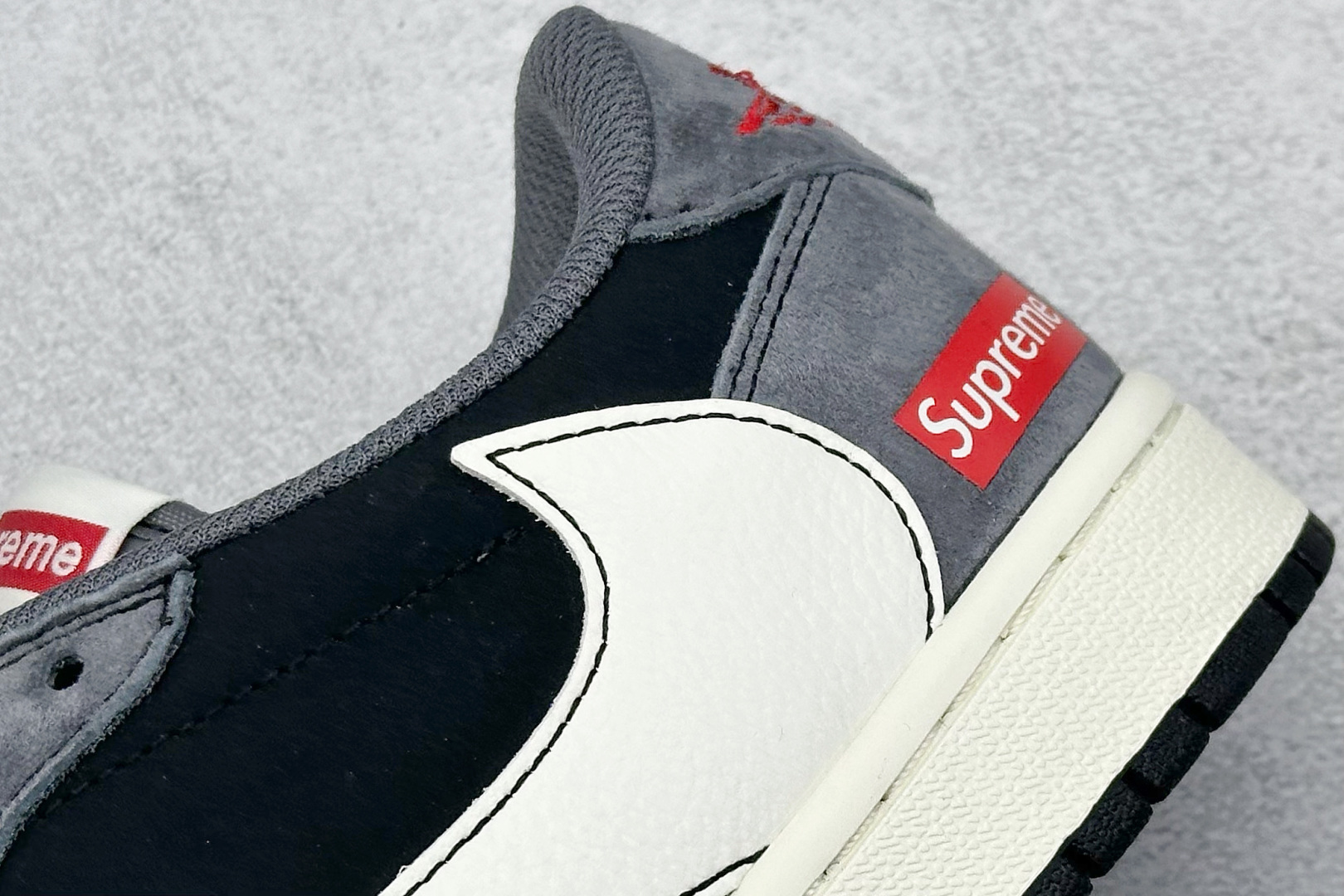 Travis Scott x Nike Air Jordan 1 Low x Supreme
Air