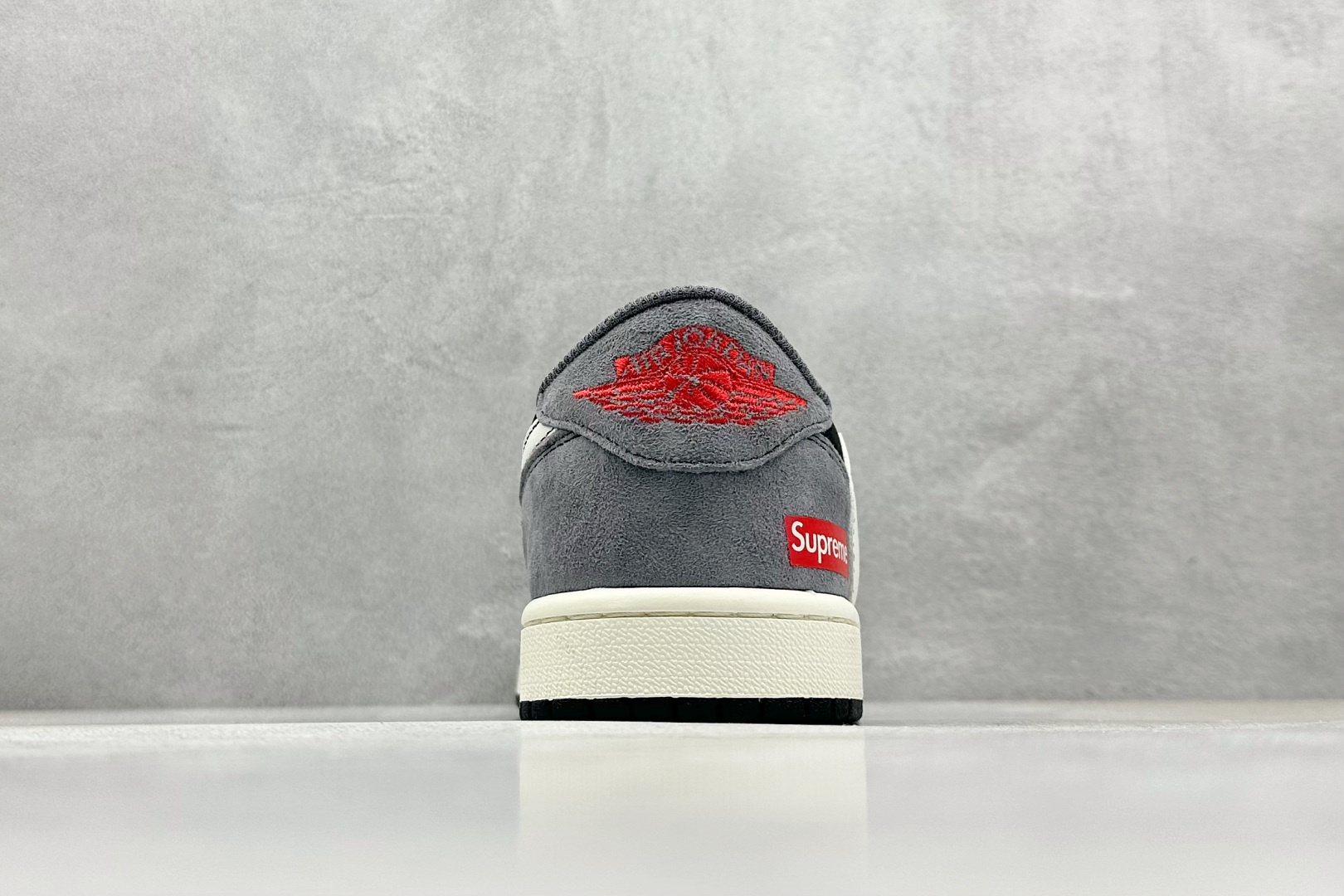 Travis Scott x Nike Air Jordan 1 Low x Supreme
Air