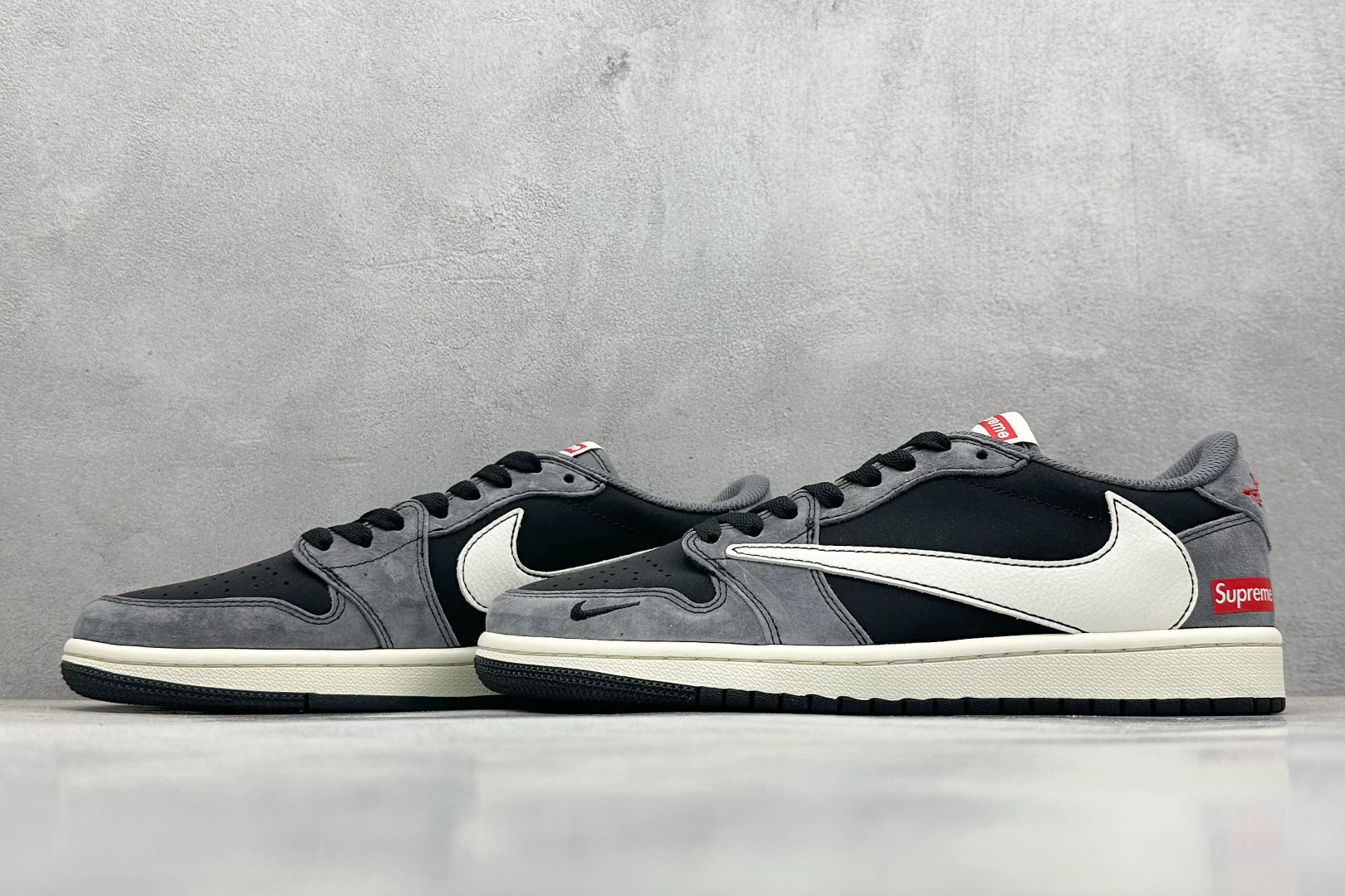Travis Scott x Nike Air Jordan 1 Low x Supreme
Air